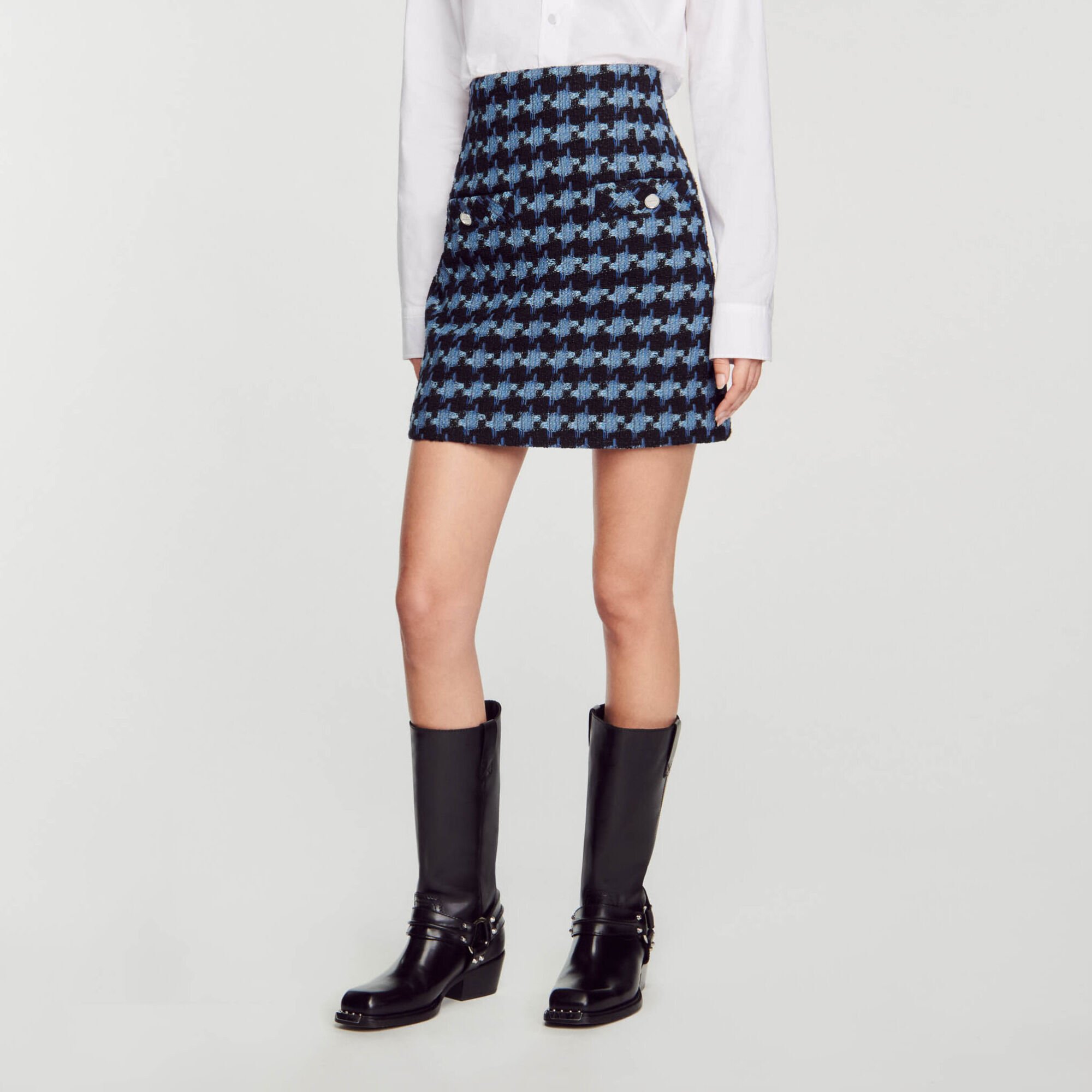 Short tweed skirt