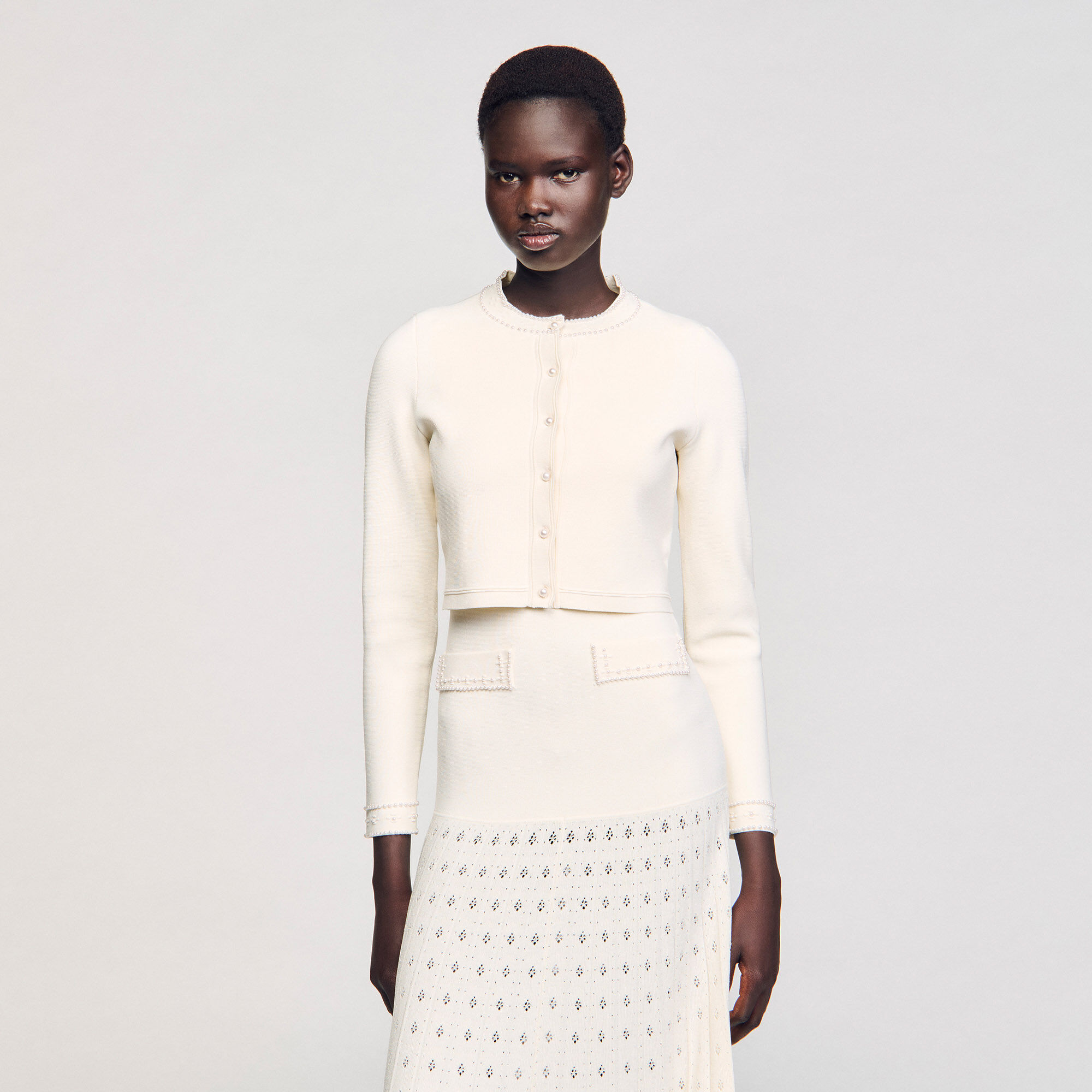 トップス cropped pearl cardigan Cropped cardigan with pearl buttons white / beige For Women