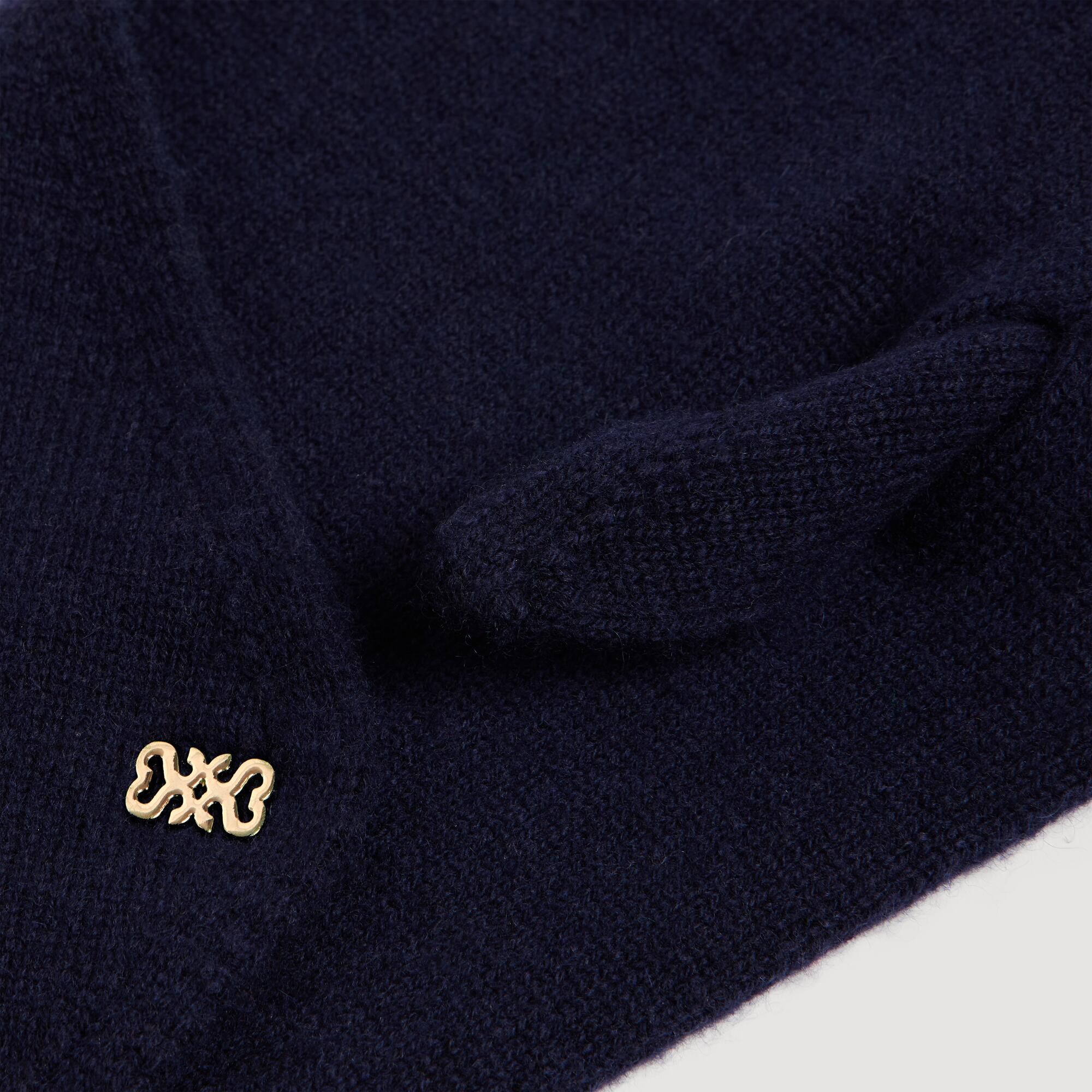 Wool pull through scarf