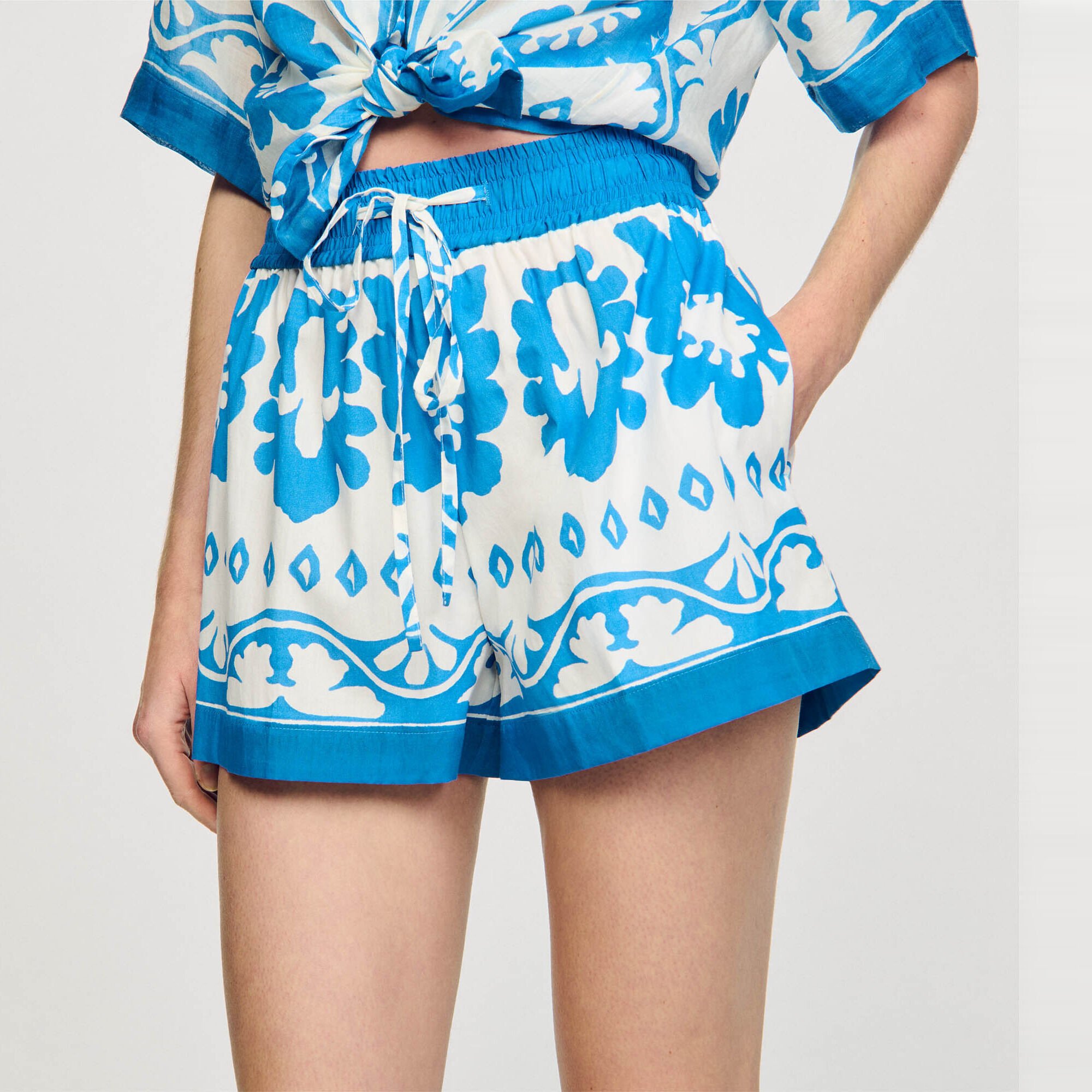 Wide-leg patterned shorts