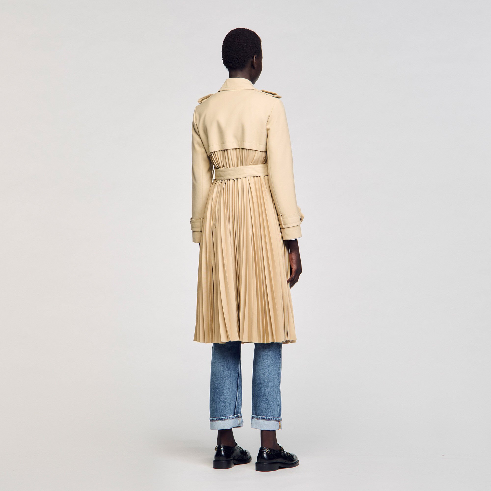 Pleated trench coat with belt