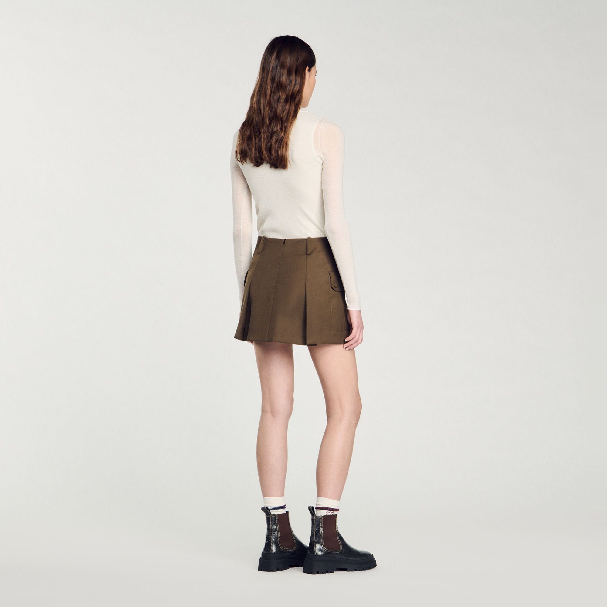 Short skirt with pockets