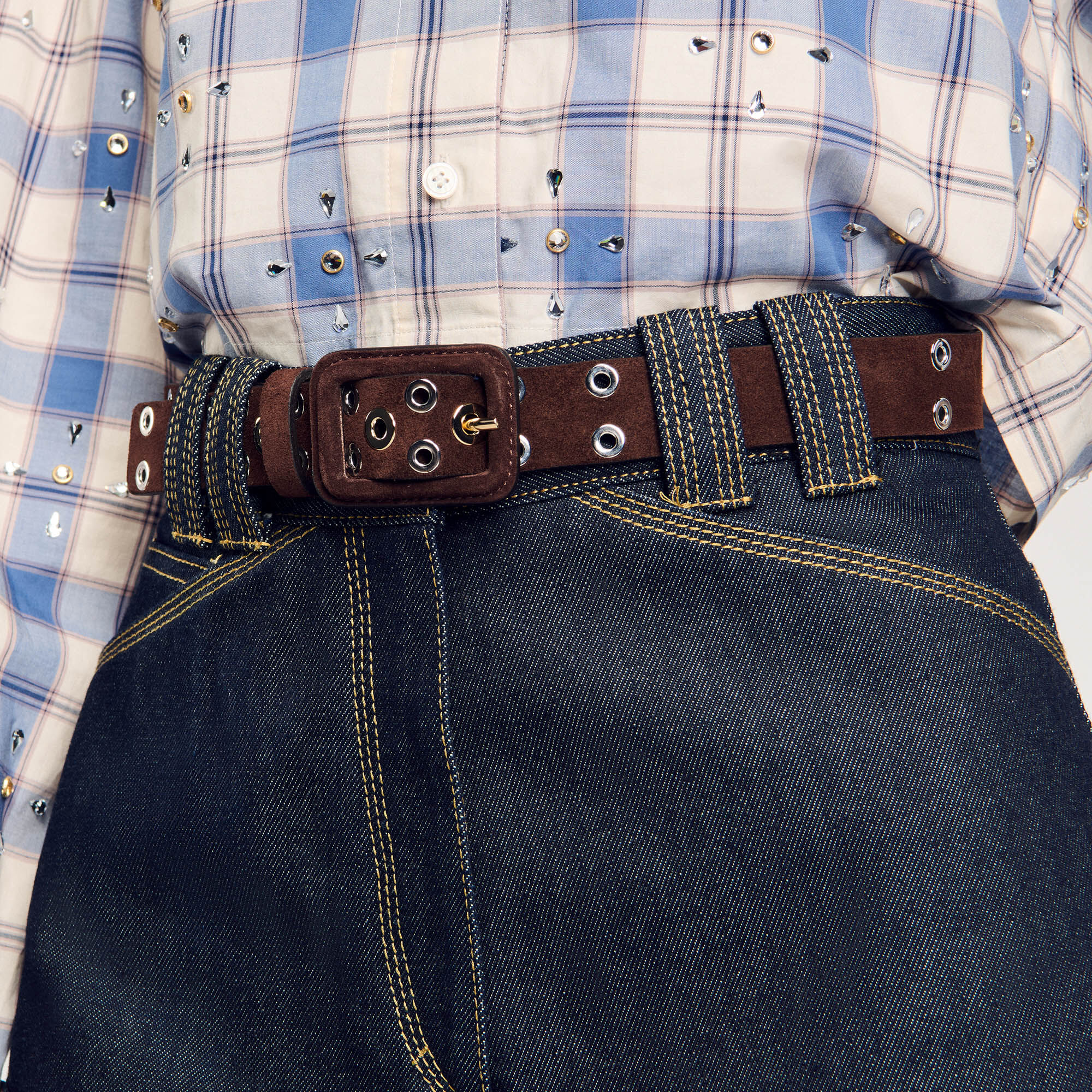 Eyelet belt