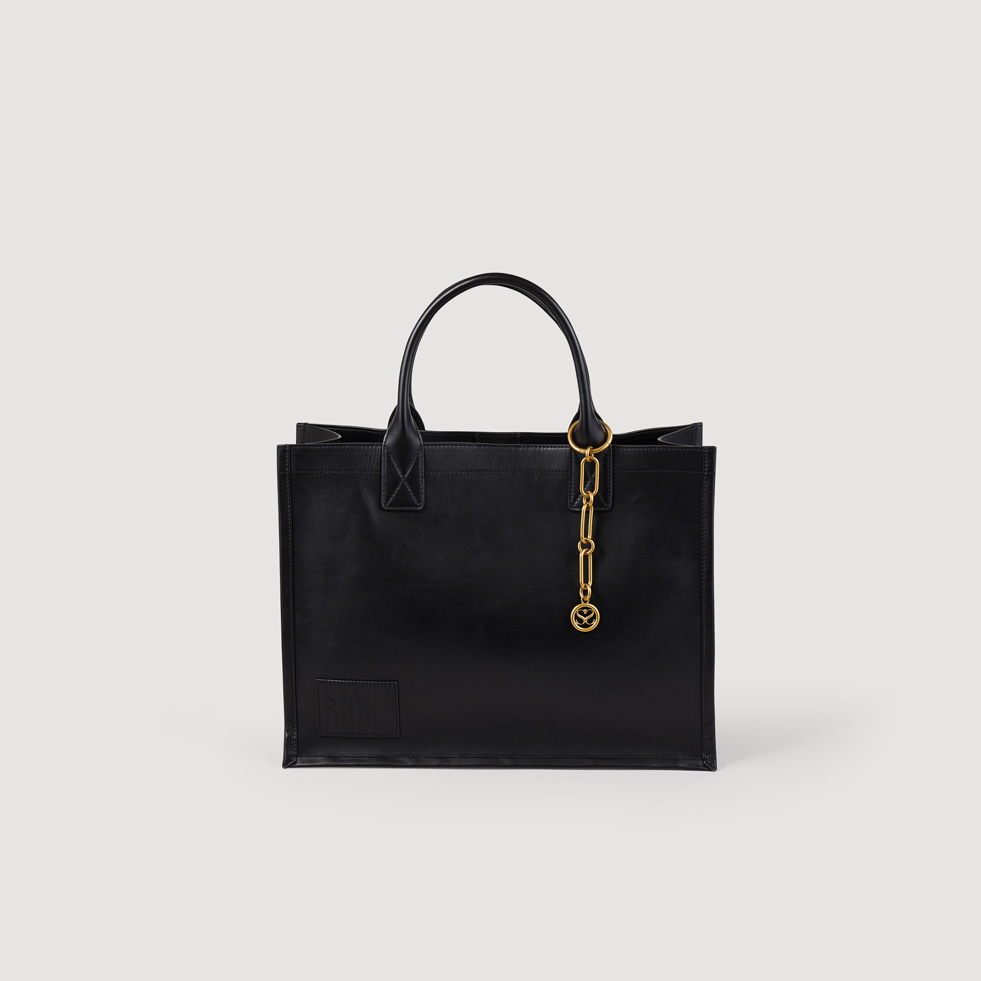 Leather tote bag with chain jewelry