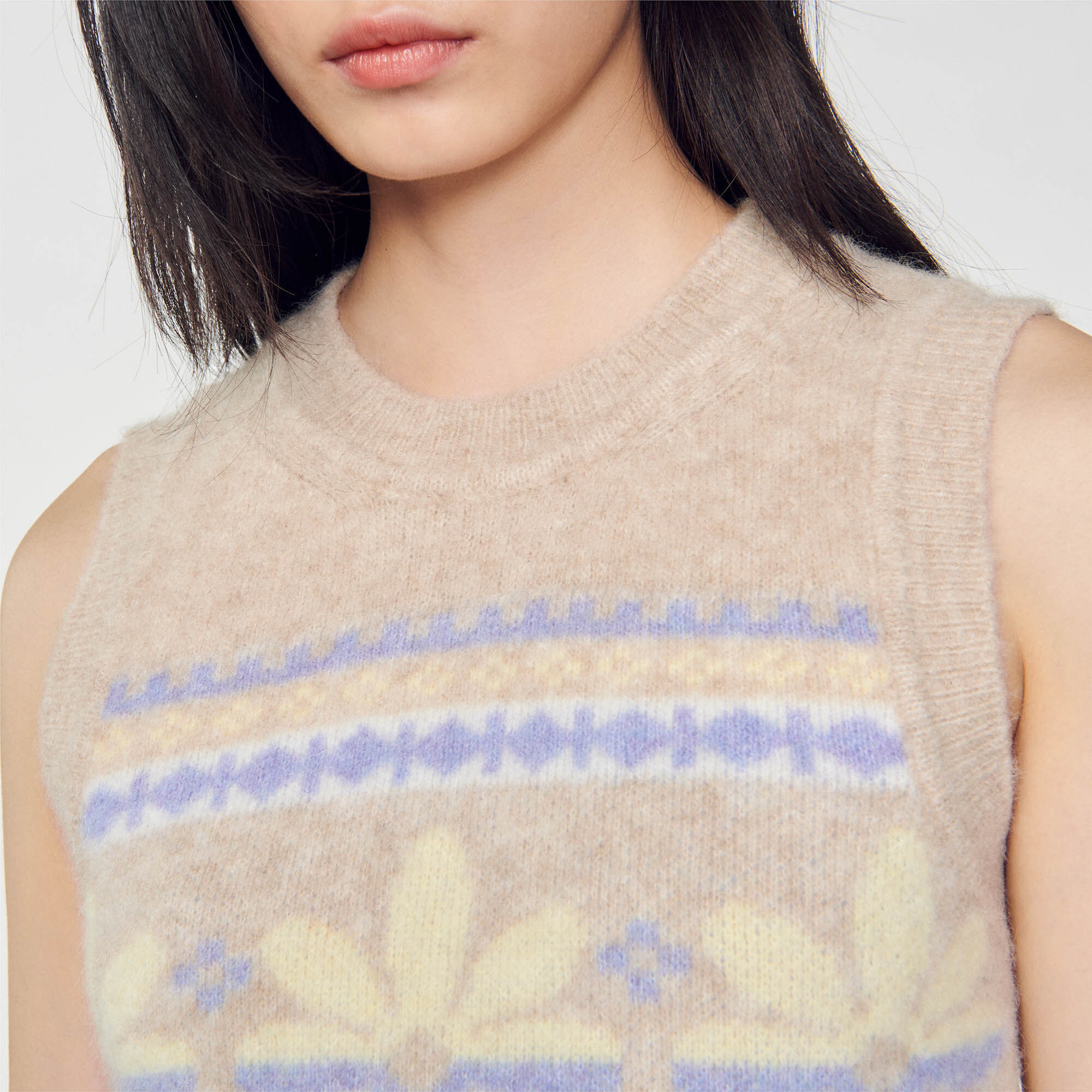 Sleeveless sweater 