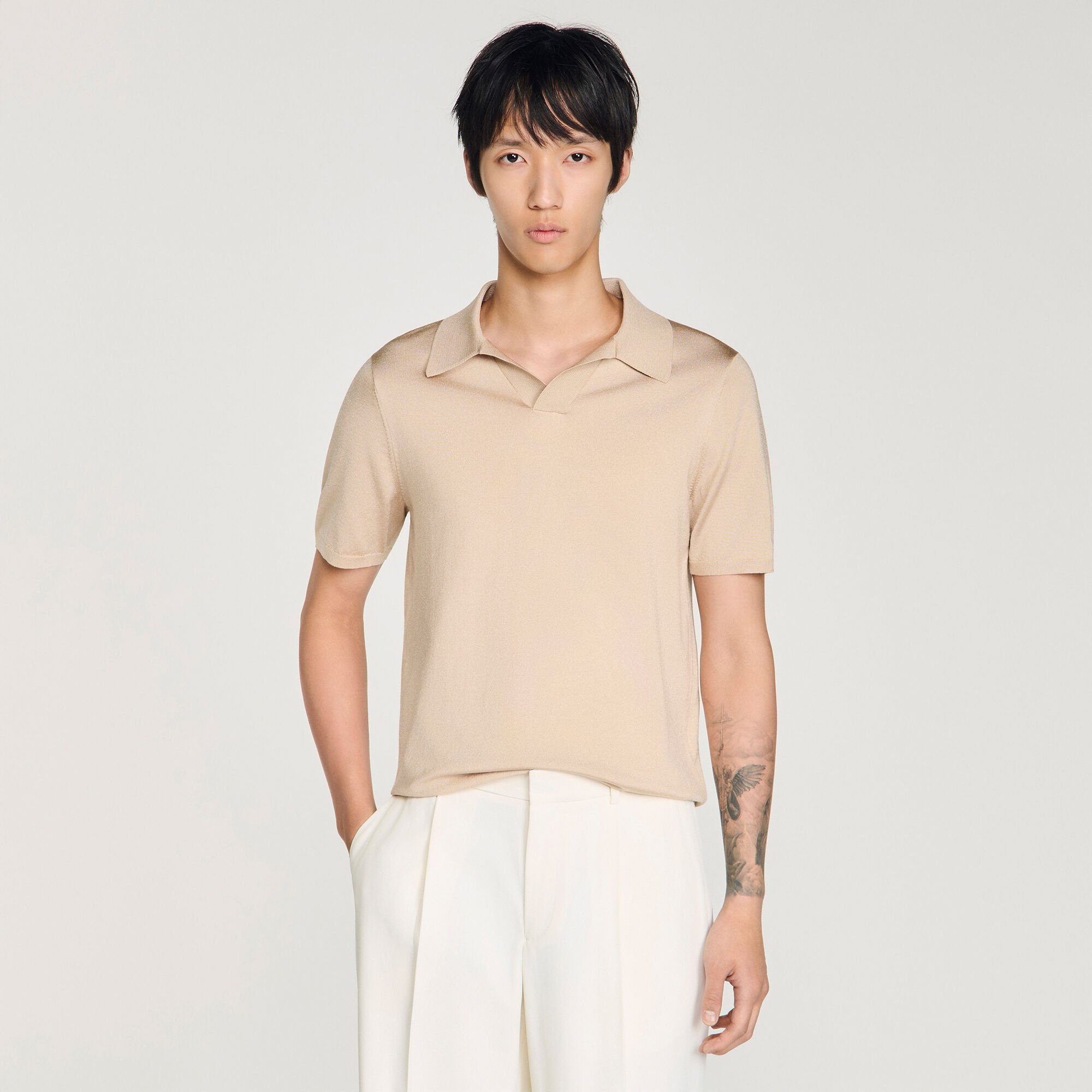 Short-sleeved V-neck polo shirt