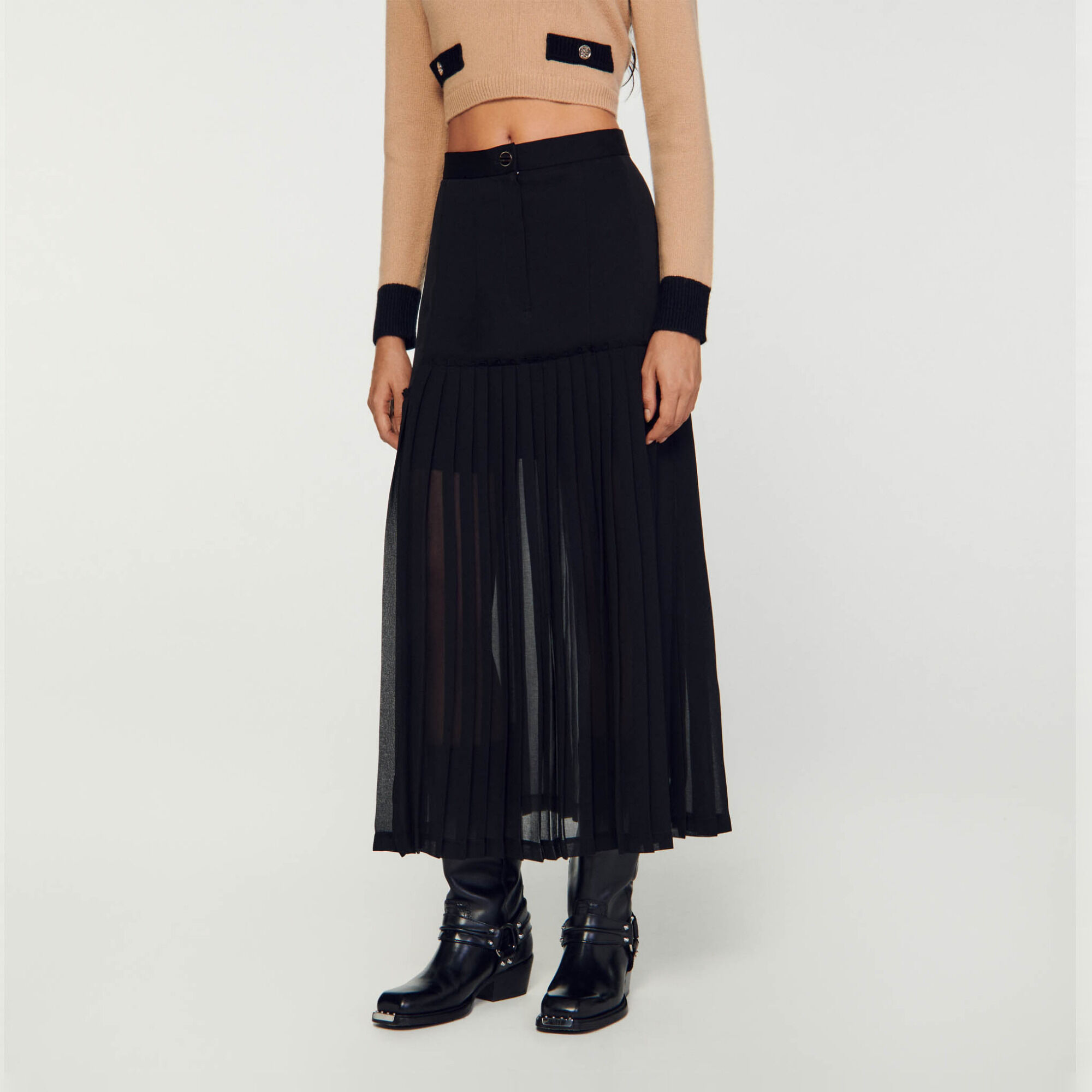Pleated long skirt