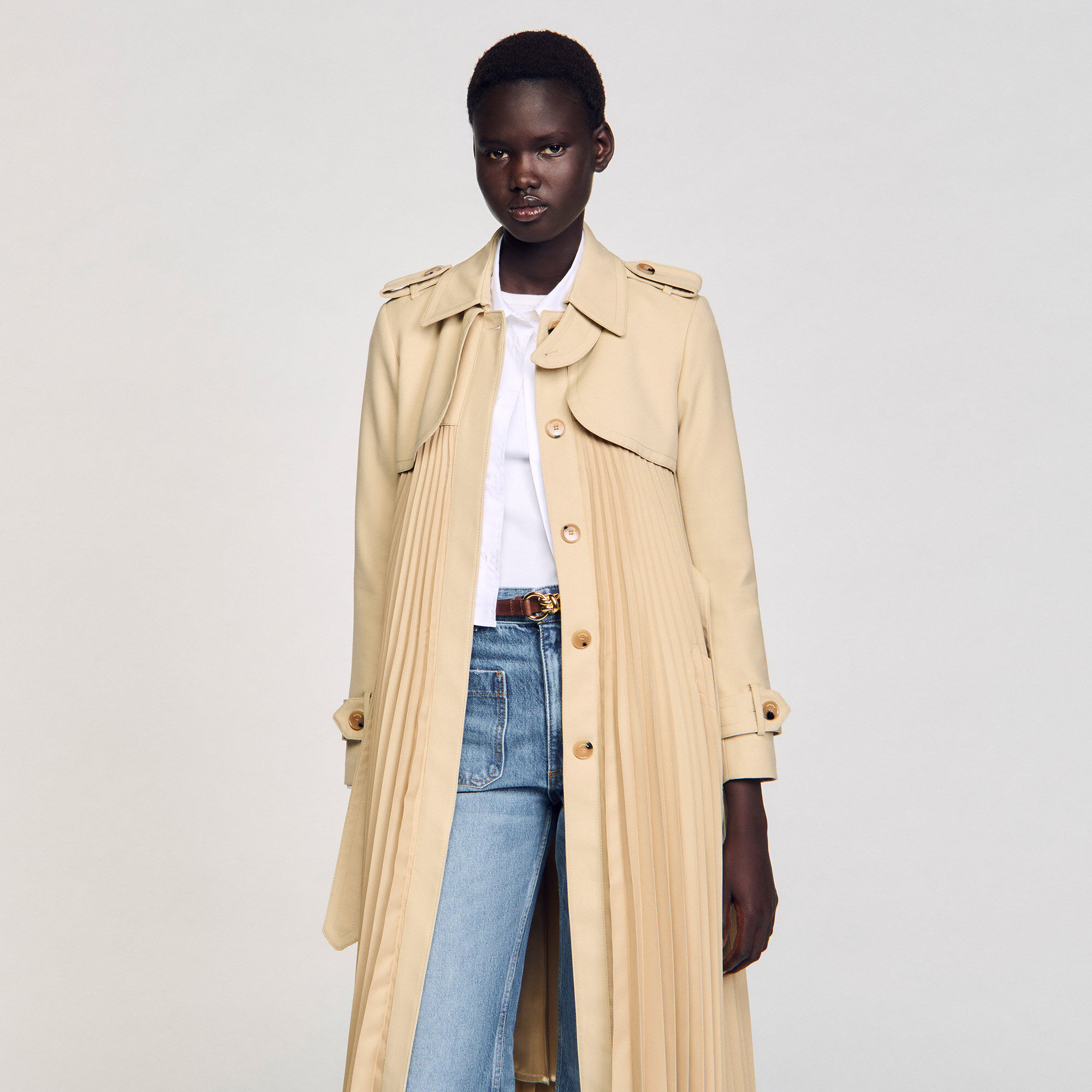Pleated trench coat with belt
