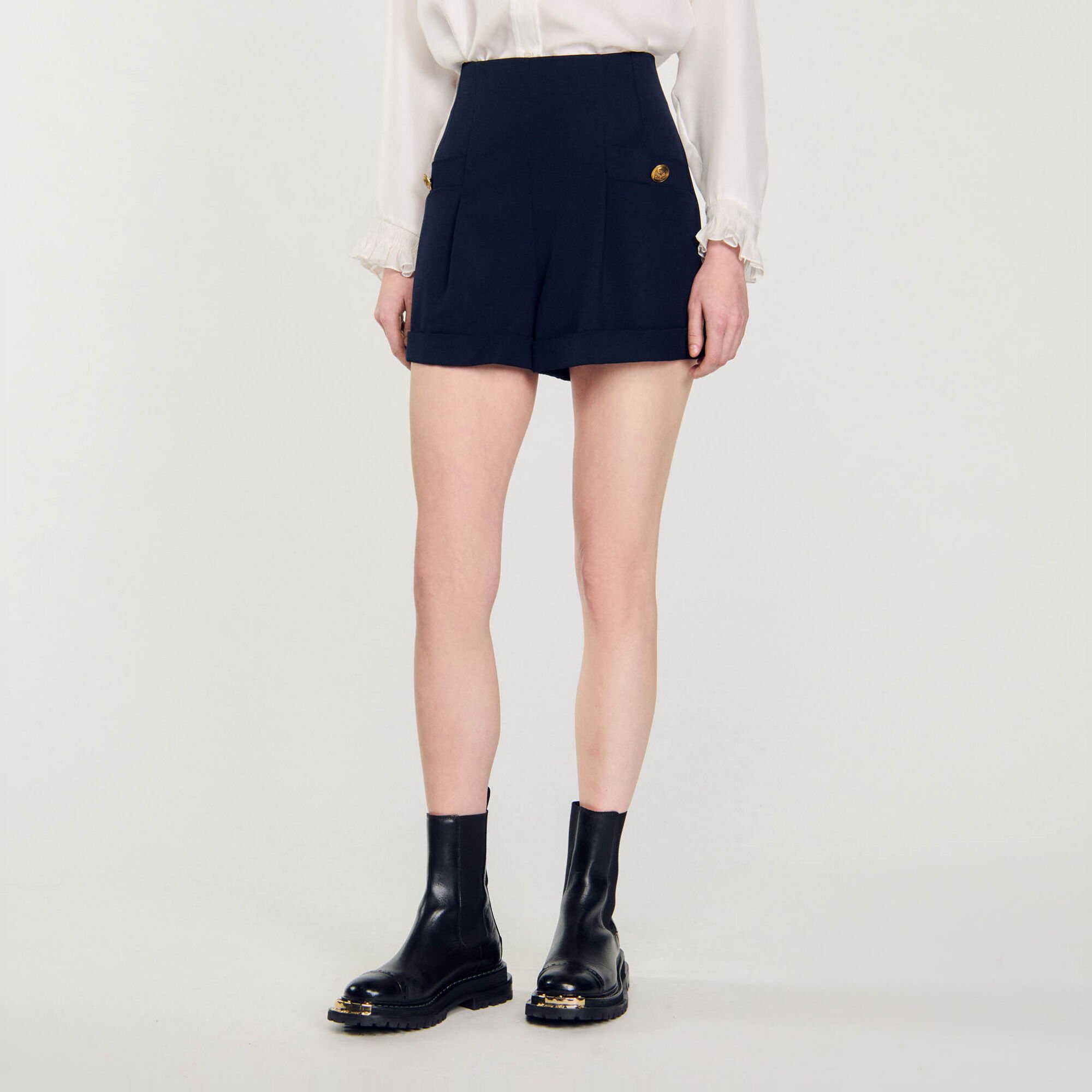 Shorts with turn-ups