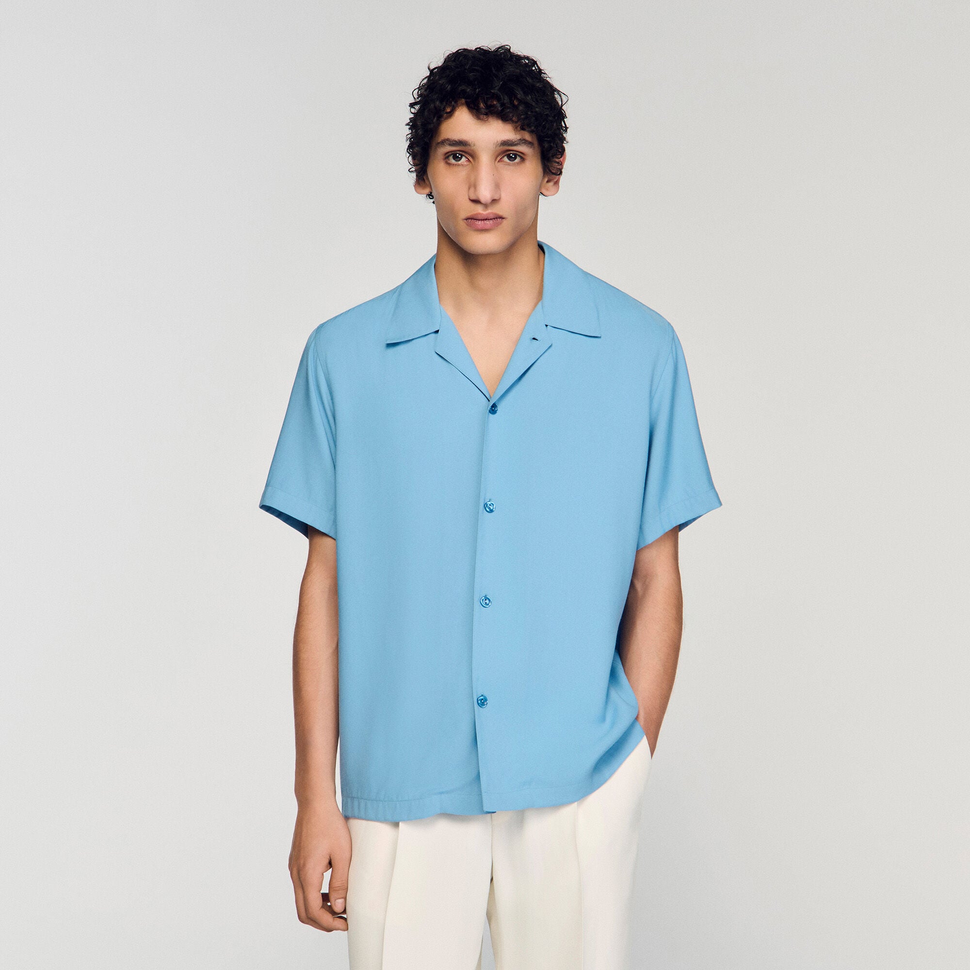 Loose-fit shark collar shirt