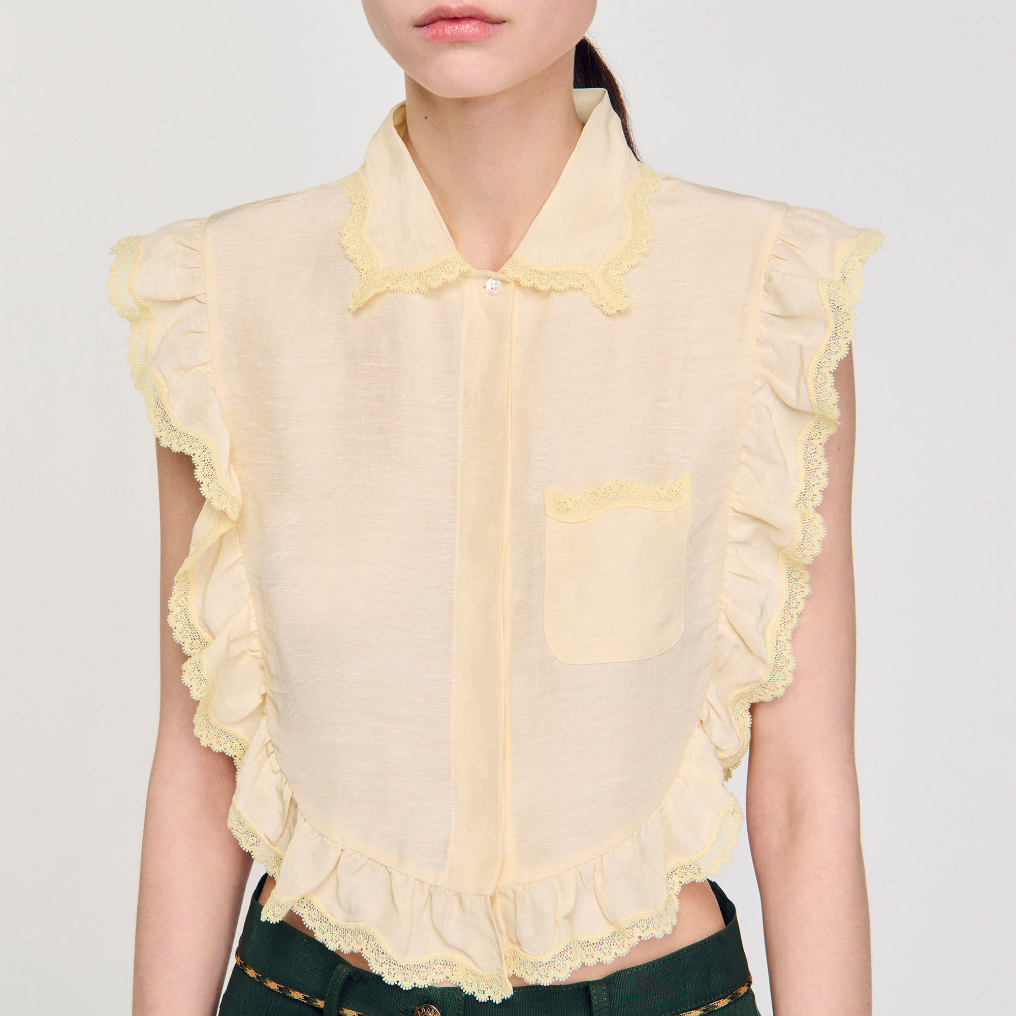 Shirt collar with lace detail