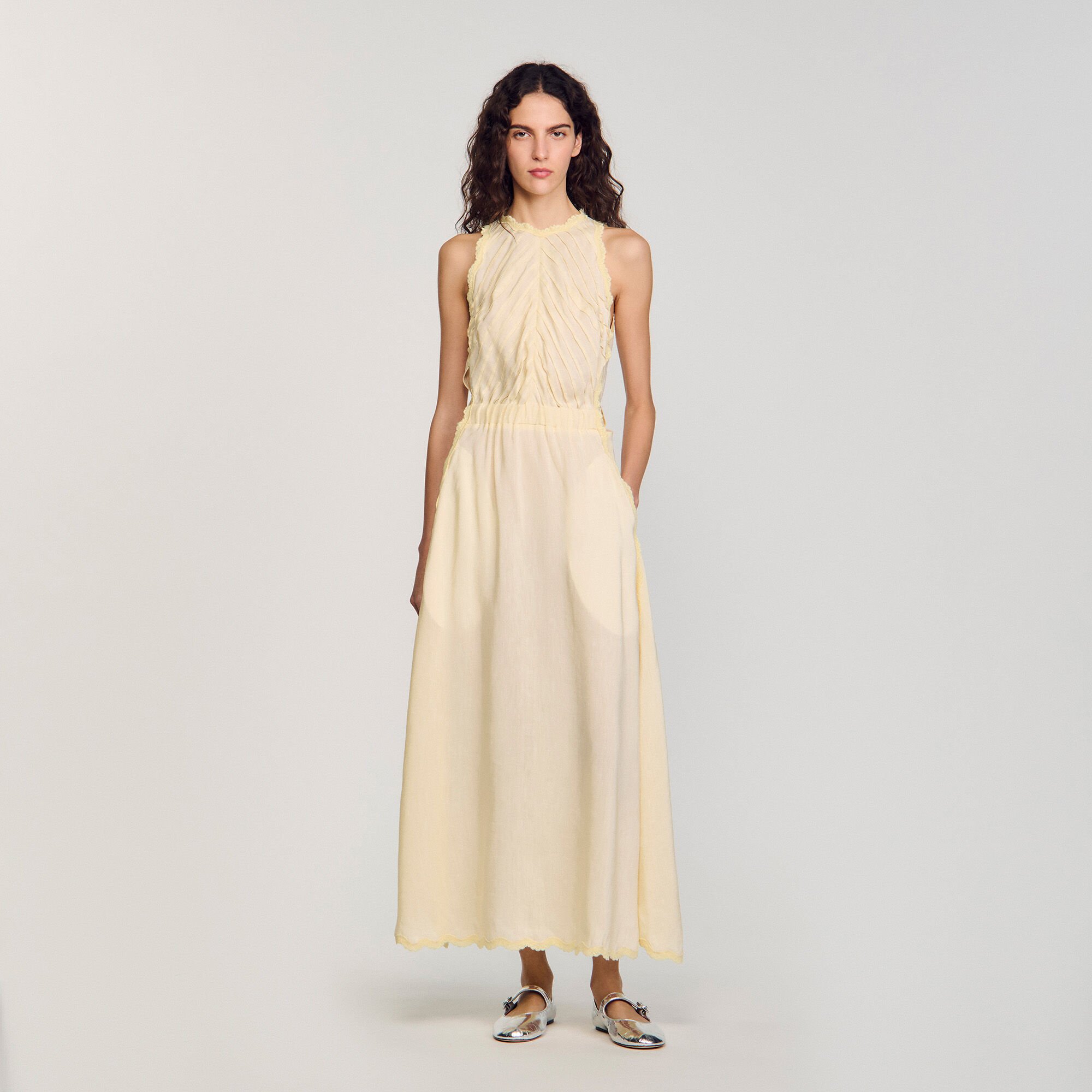 Maxi dress with lace details