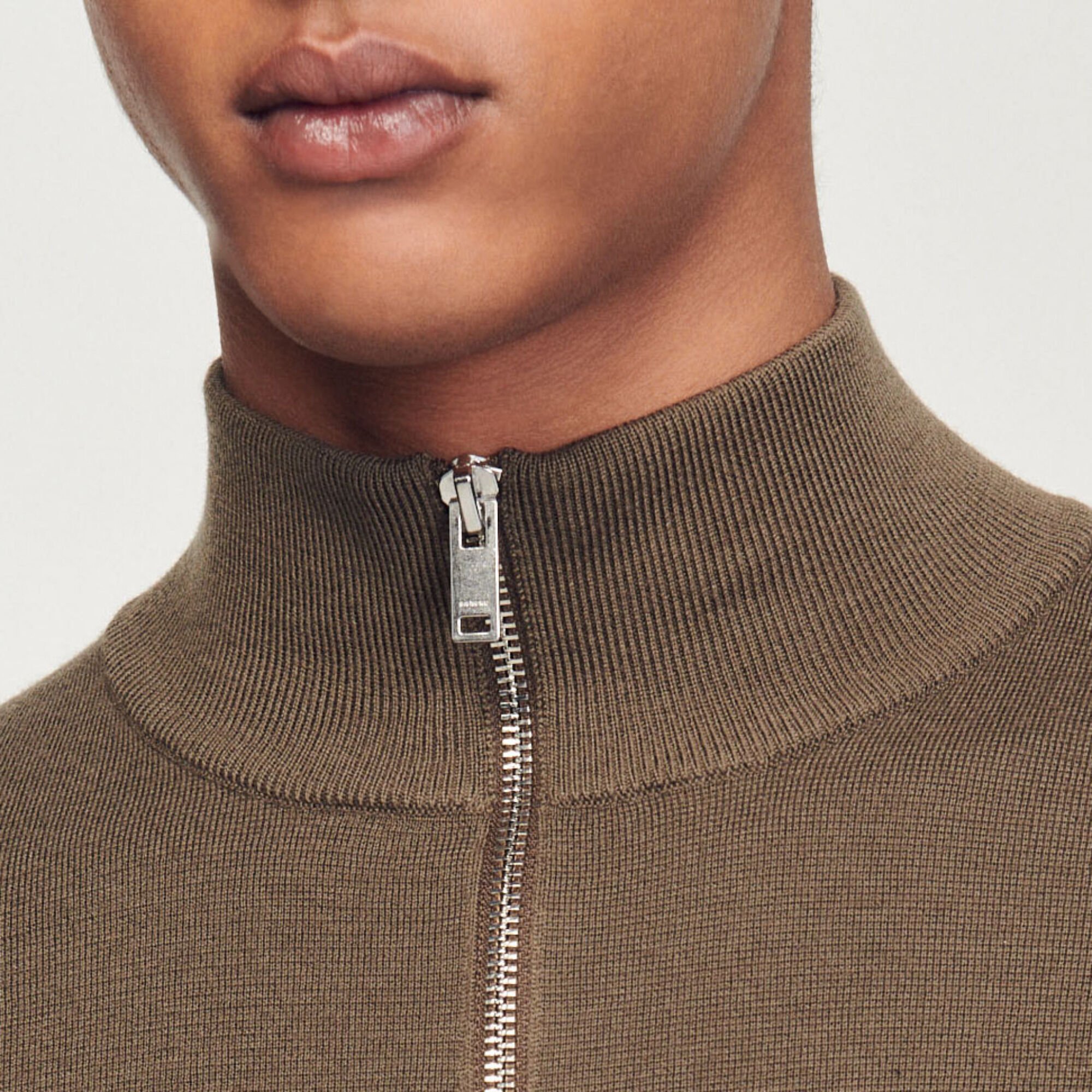 Wool sweater with zipped collar