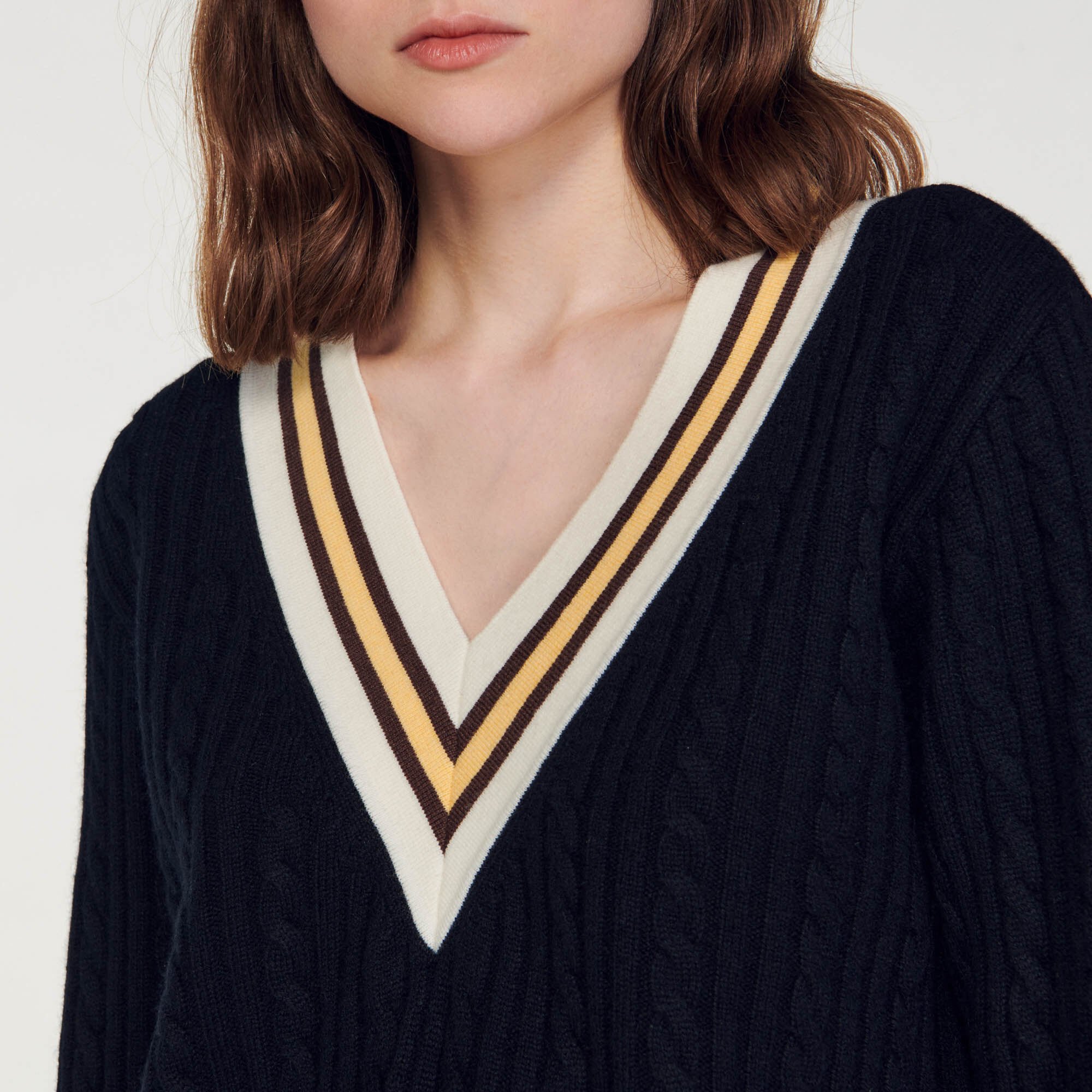 Contrast V-neck jumper