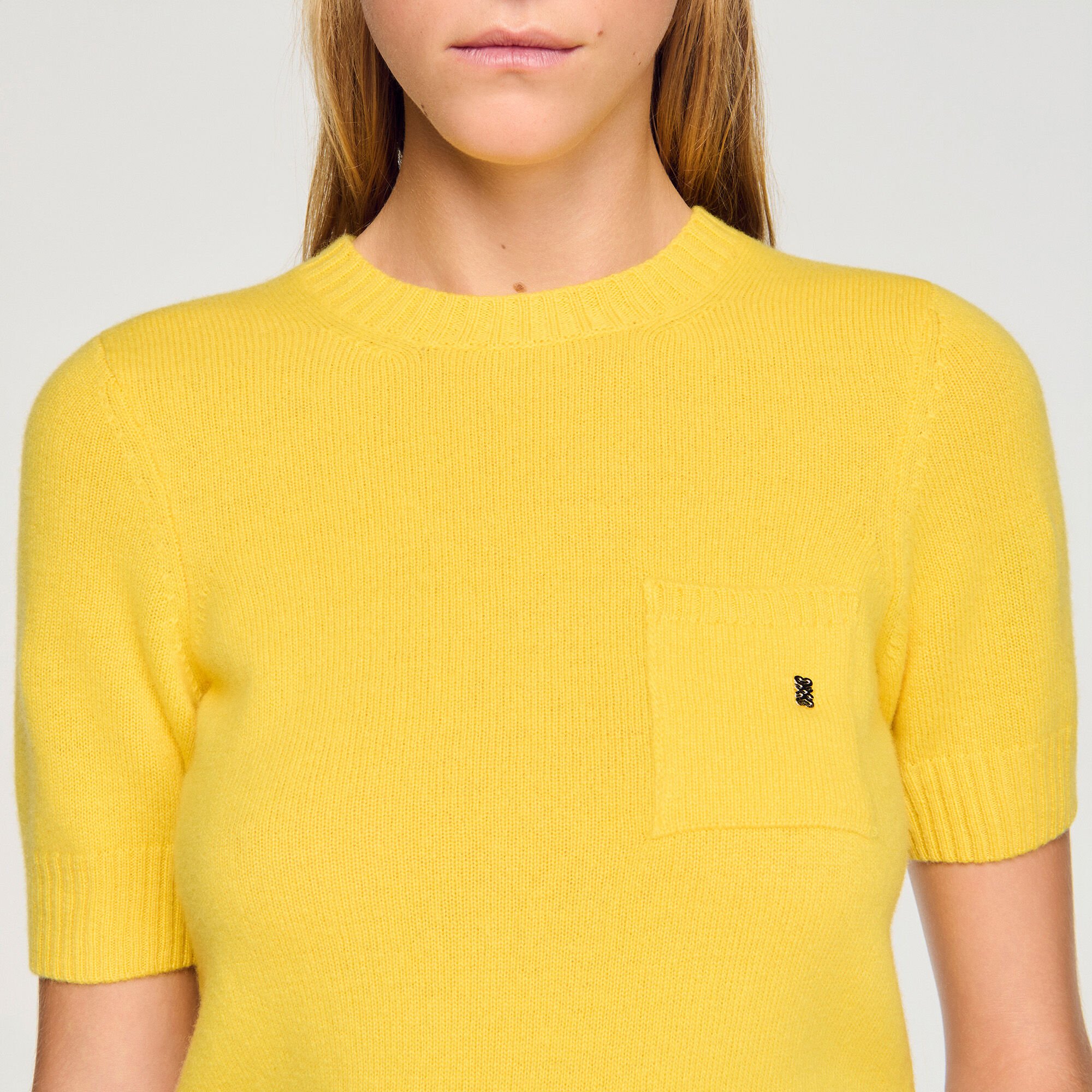 Short-sleeve sweater