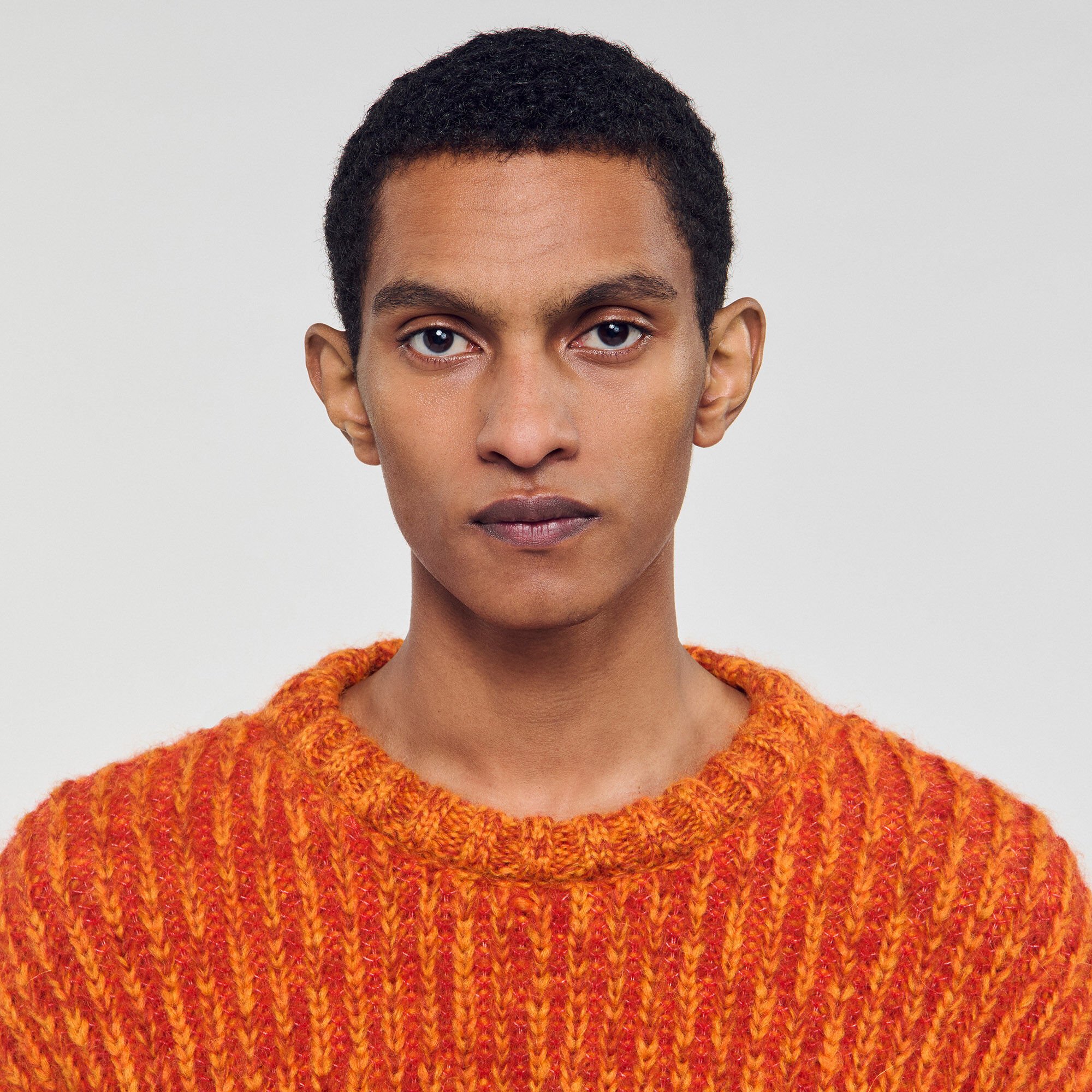 Round neck long-sleeve sweater