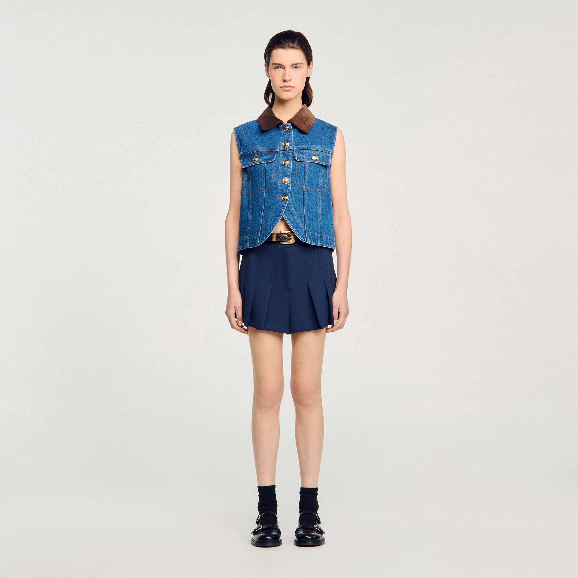 Sleeveless denim jacket