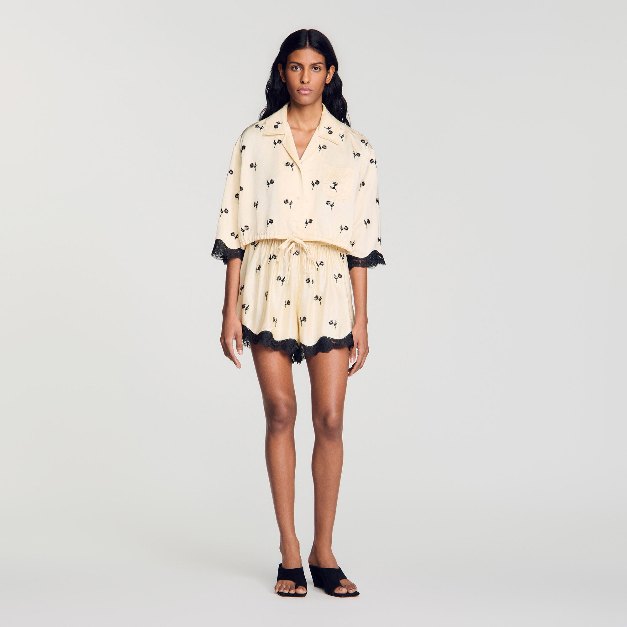Cropped floral embroidered shirt
