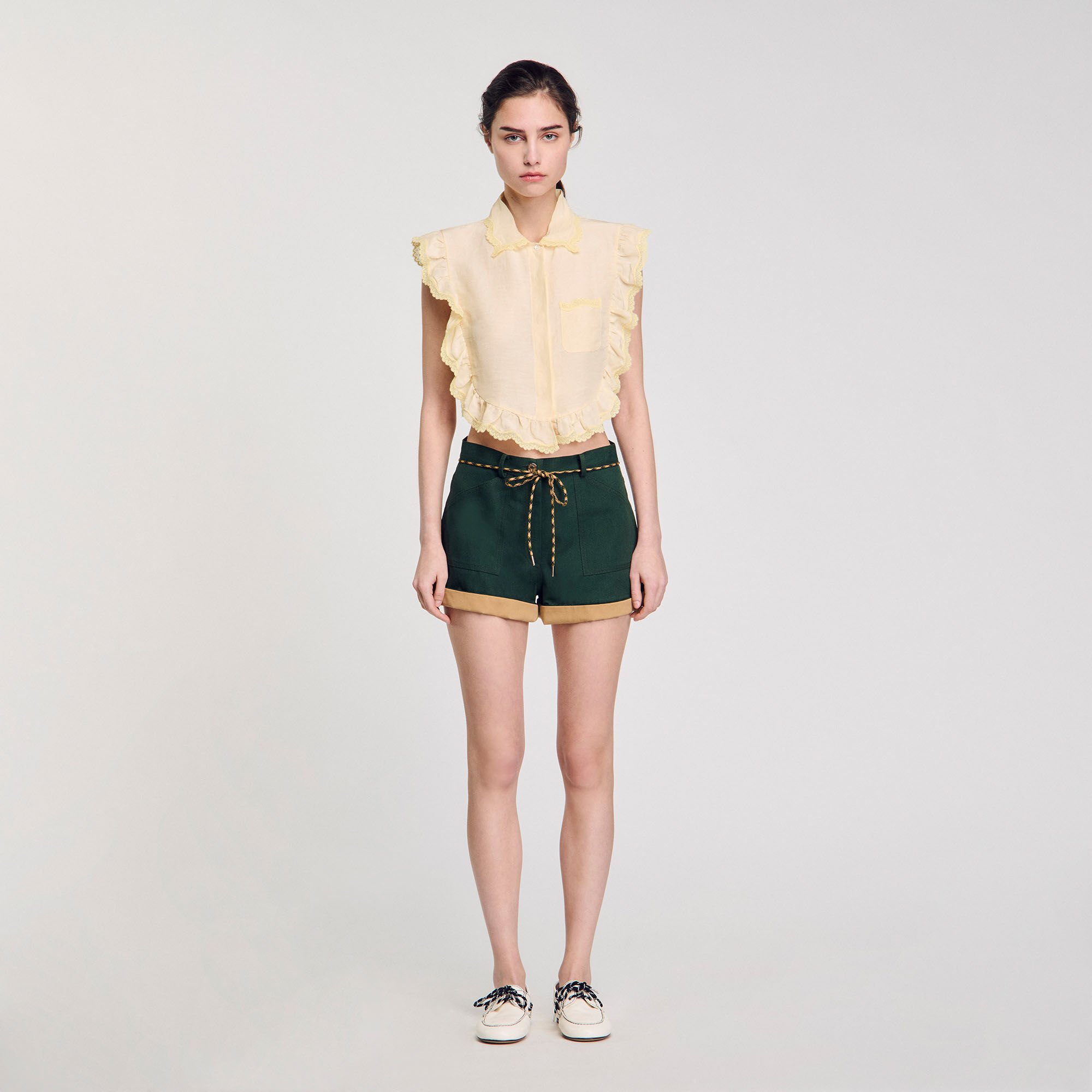 Shirt collar with lace detail