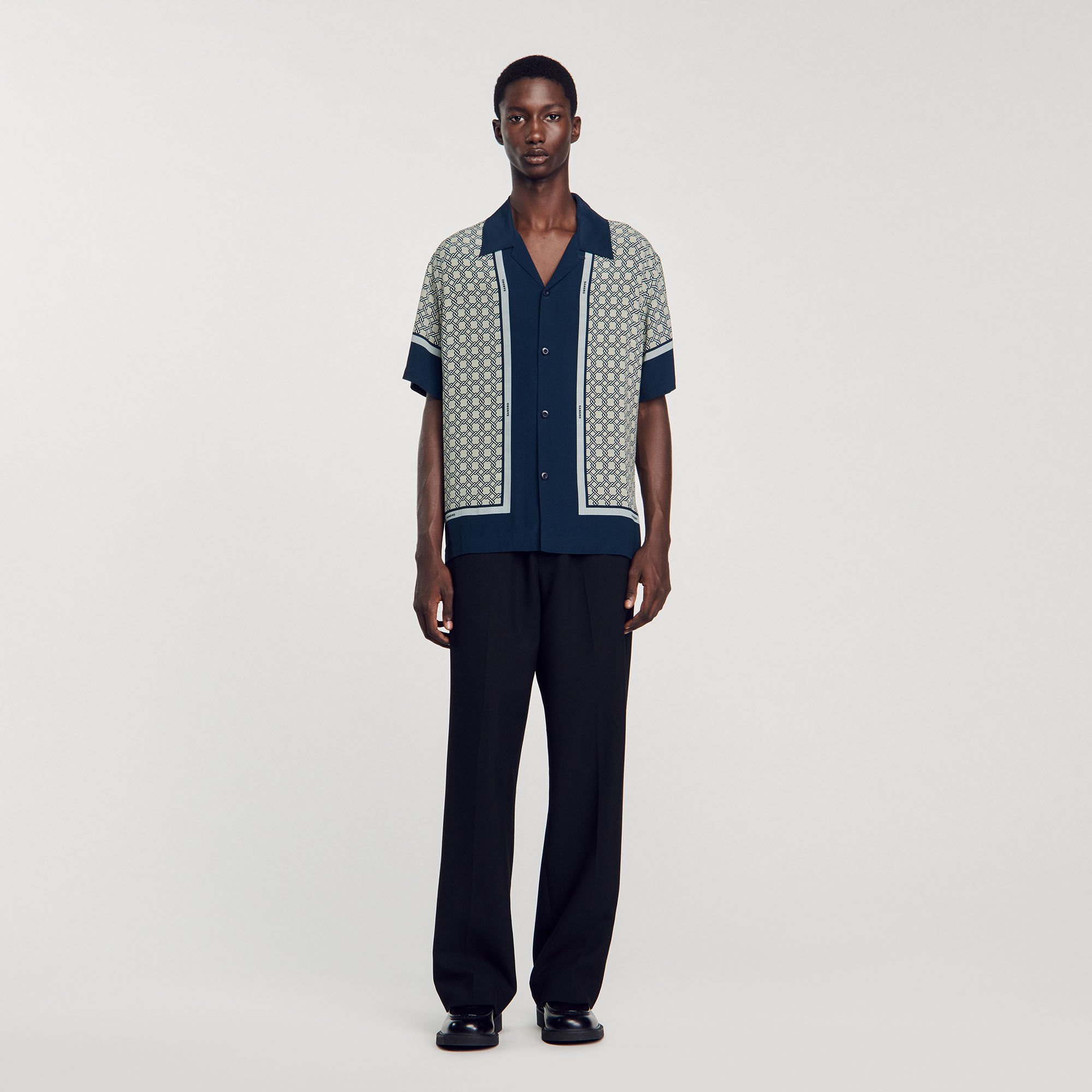 Short-sleeved patterned shirt