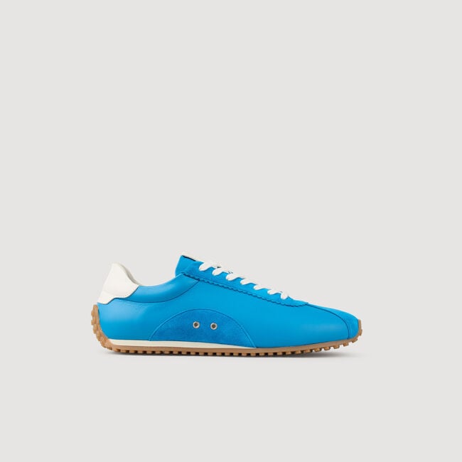 Low-top sneakers