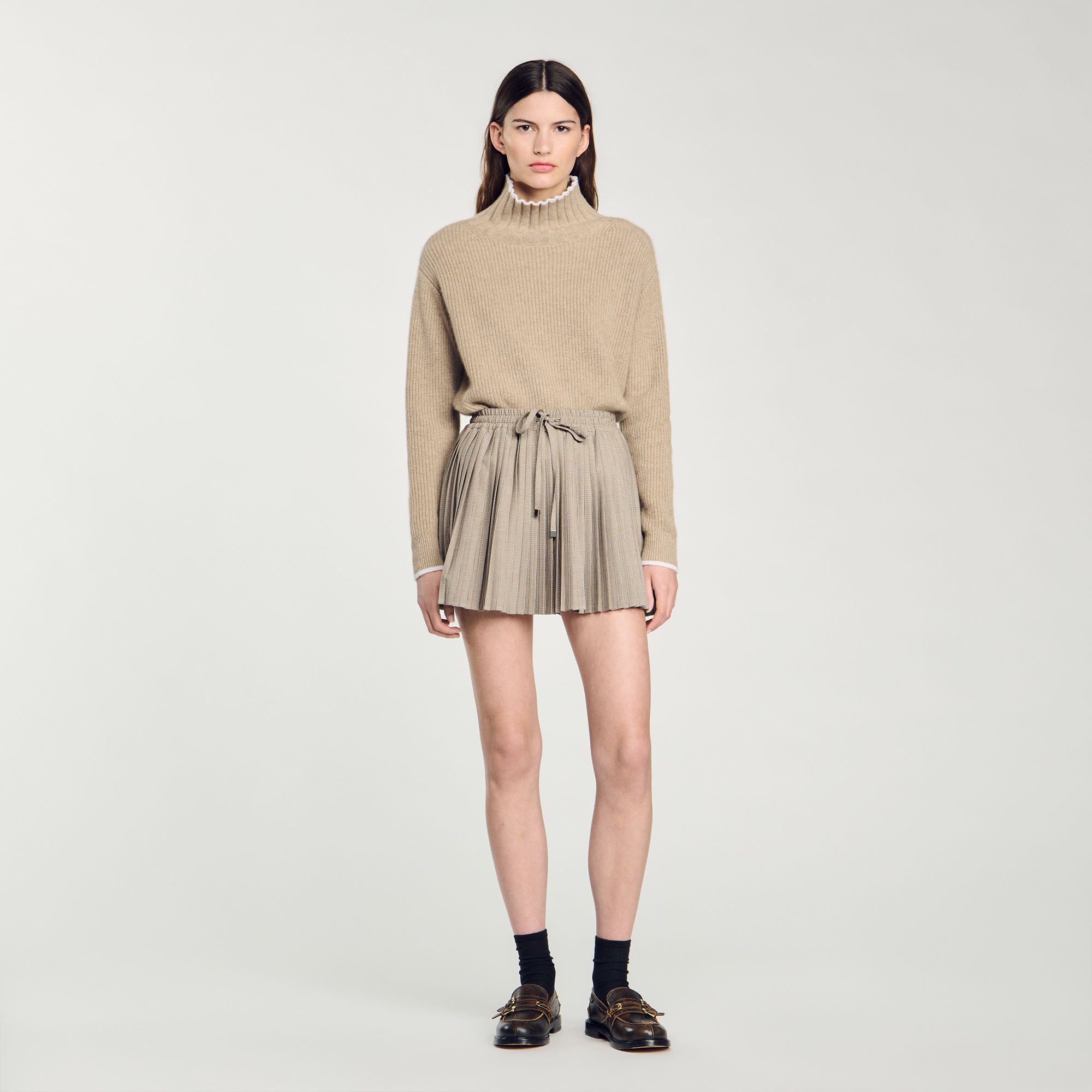 Short pleated skirt