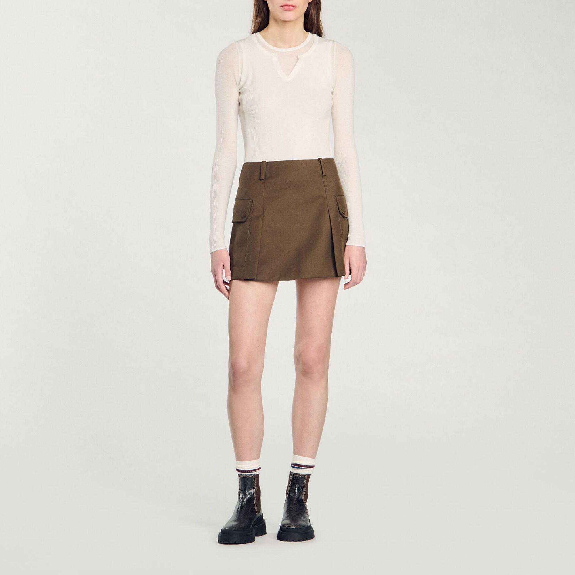 Short skirt with pockets