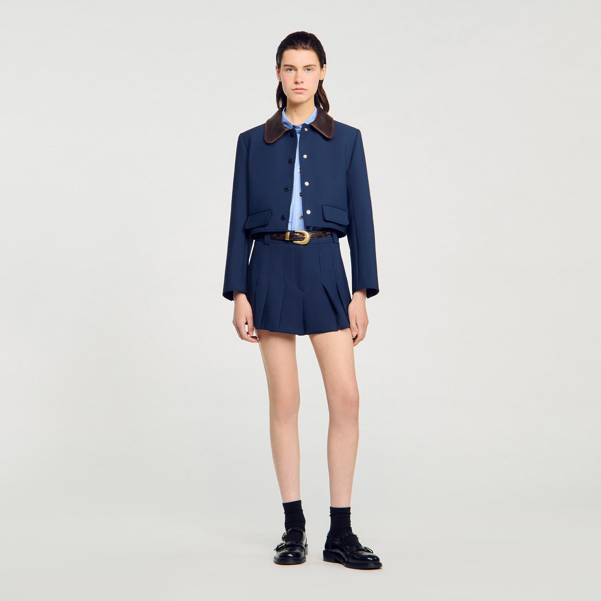 Cropped jacket with leather collar