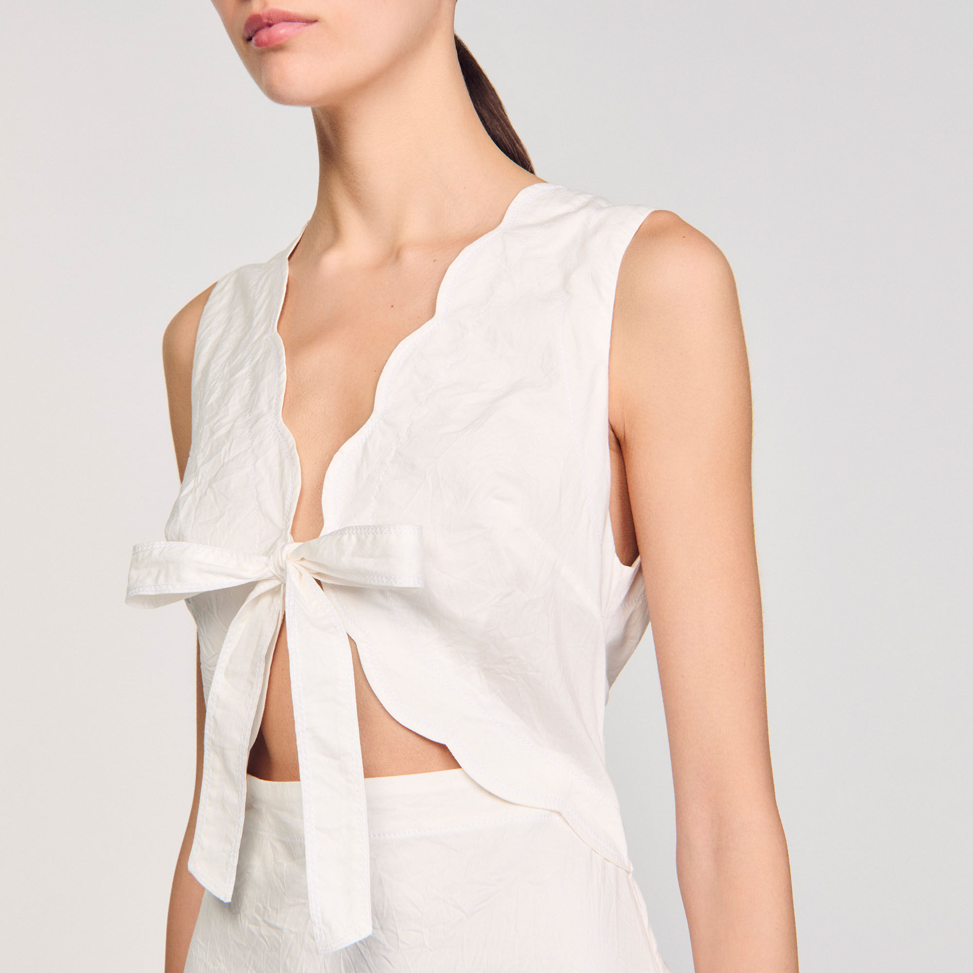 NMIXX リリー 着用★THE CENTAUR★ LOWRISE SLEEVELESSMINIDRESS Crinkled maxi dress with bow white / beige For Women