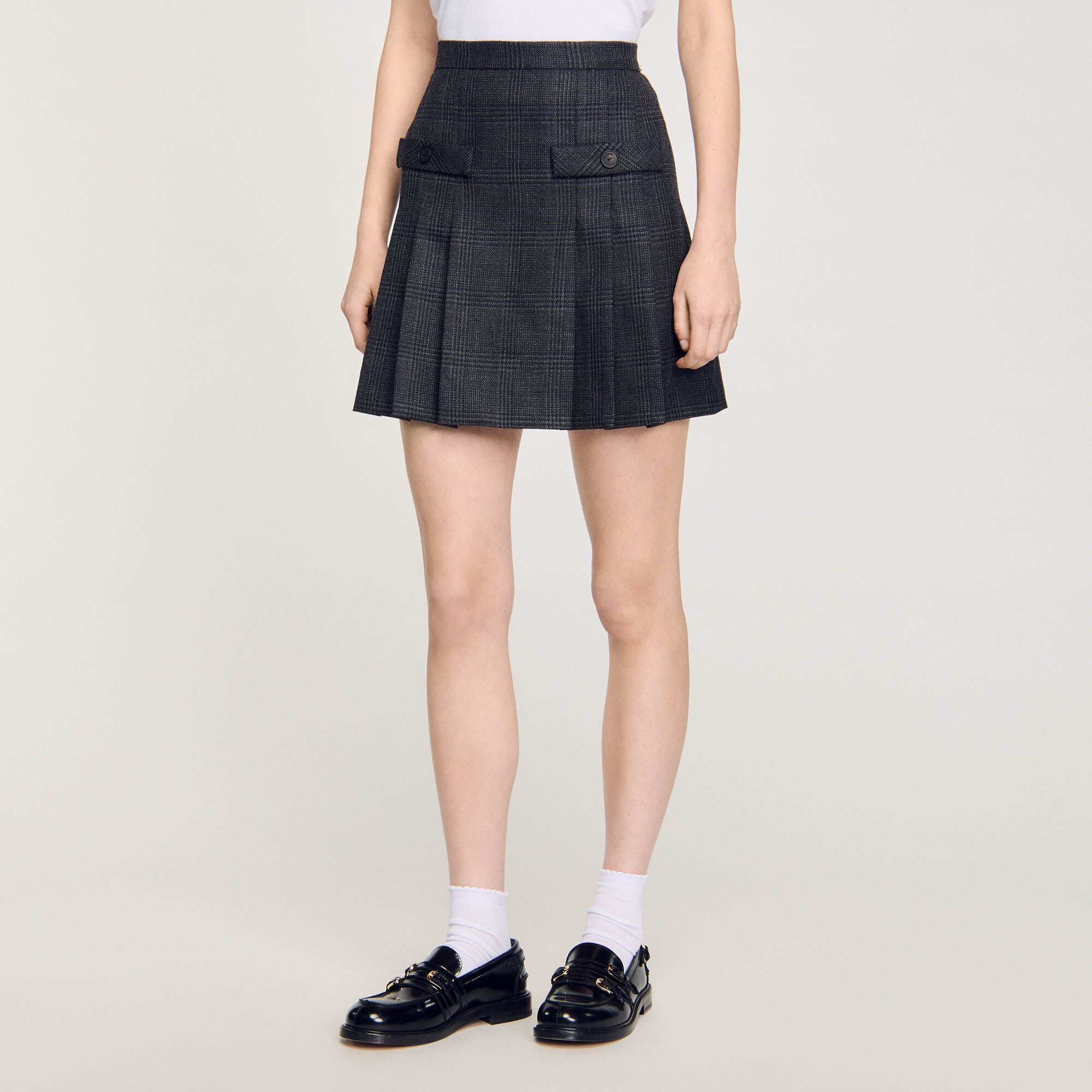 Short checked pleated skirt