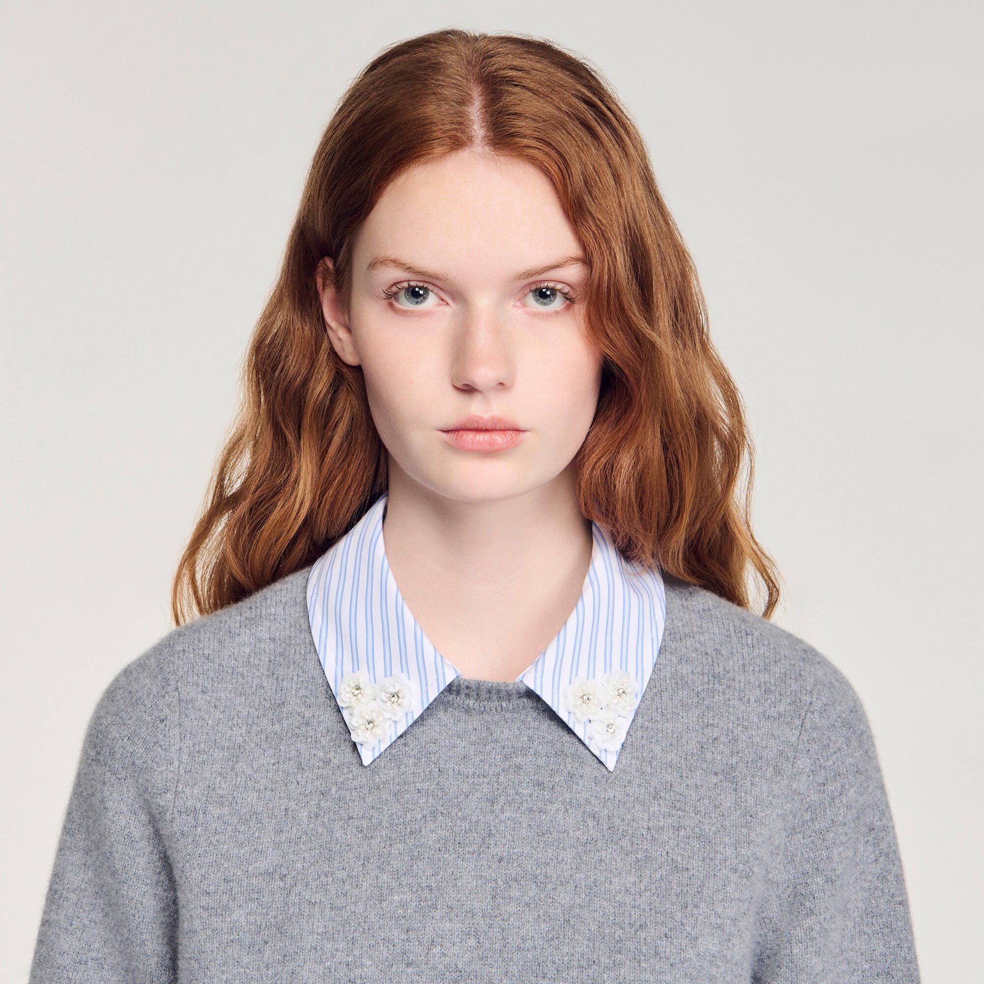 Detachable collar wool sweater