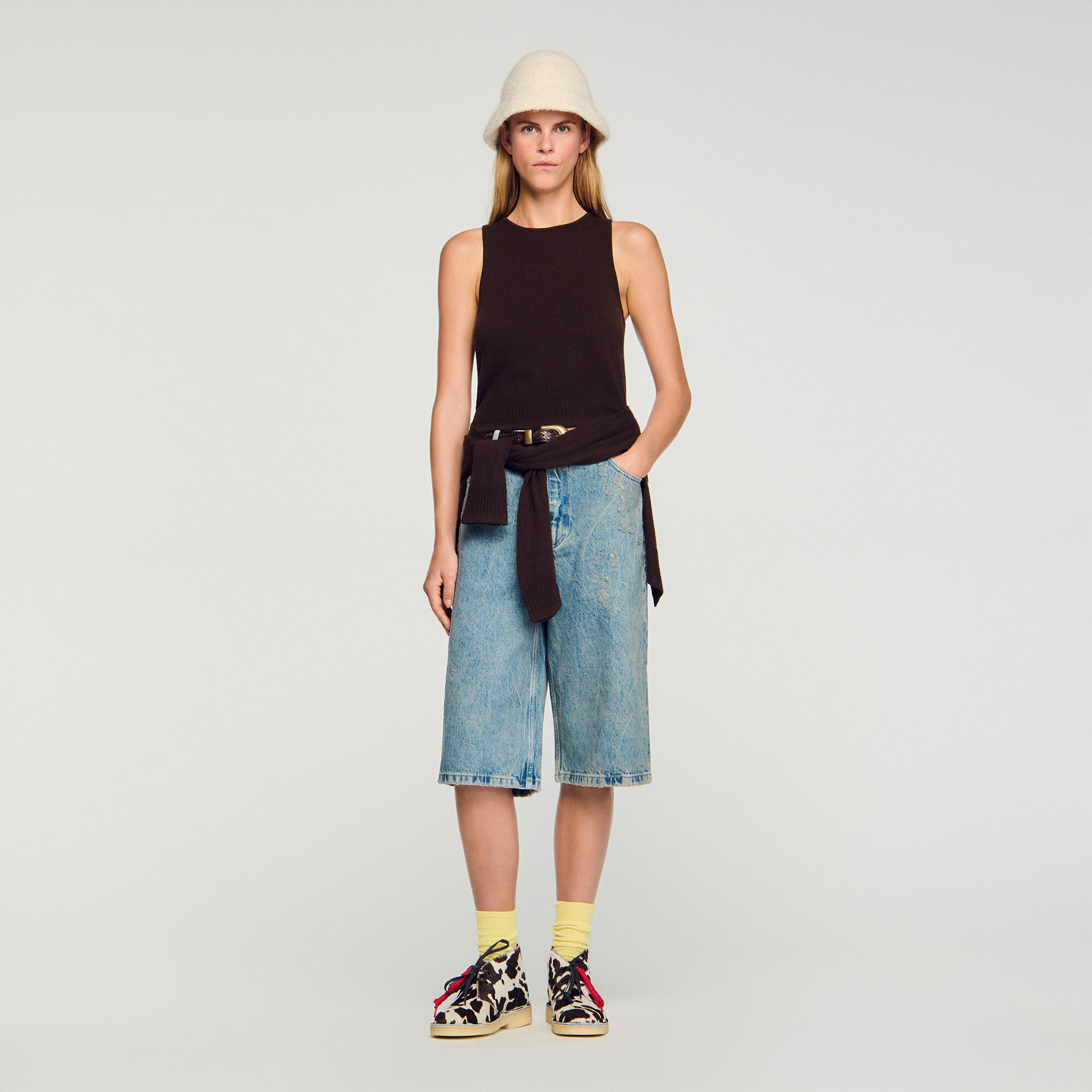 Sleeveless fine knit vest