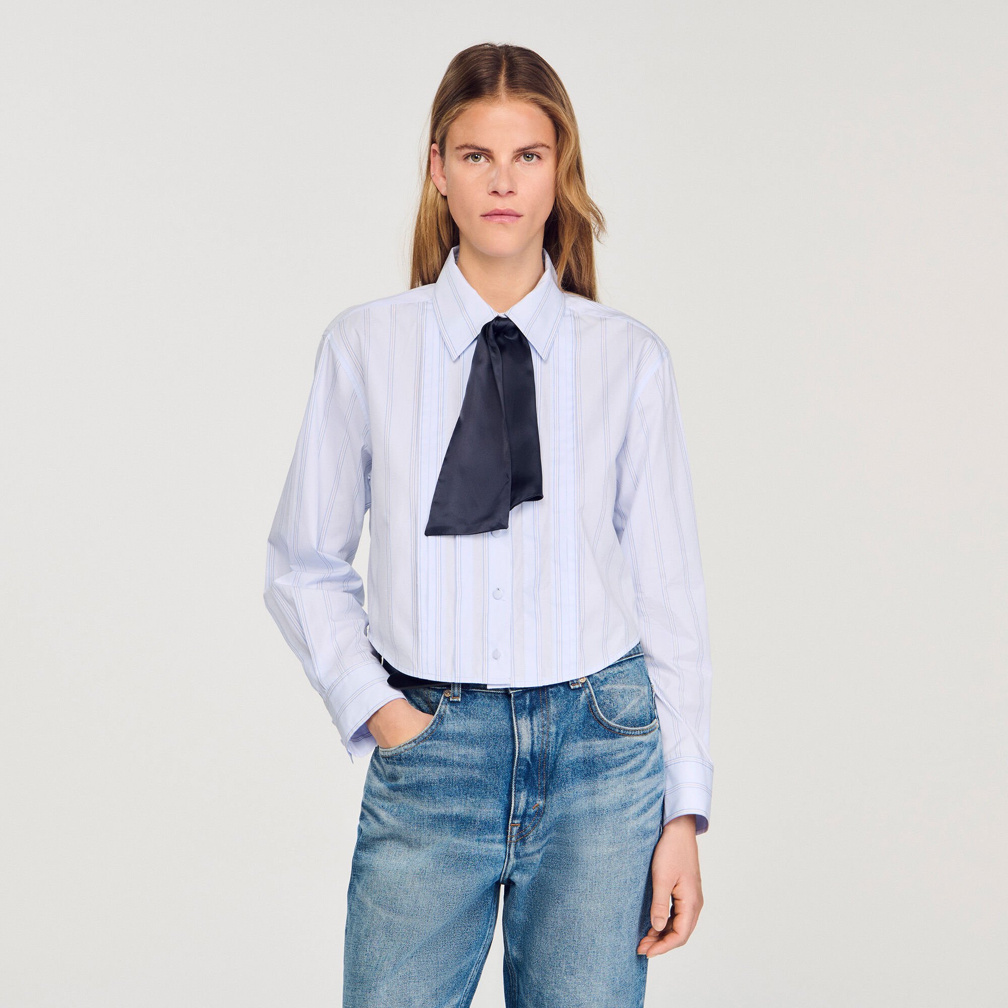 Cropped shirt with removable tie