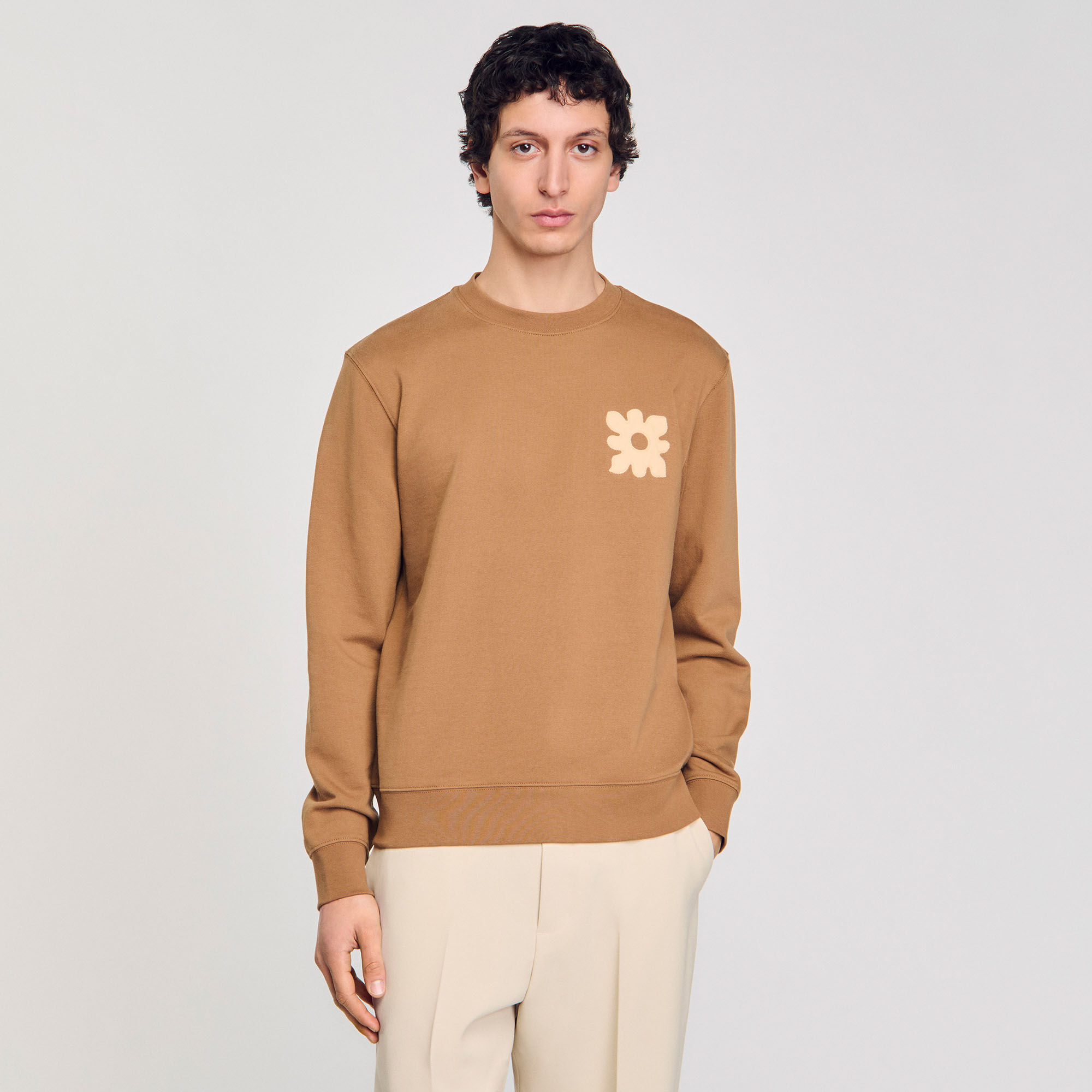 フランス発 Sandro 花のパッチがアクセント! お洒落 スウェット Sweatshirt with flower patch white / beige for Men | Sandro