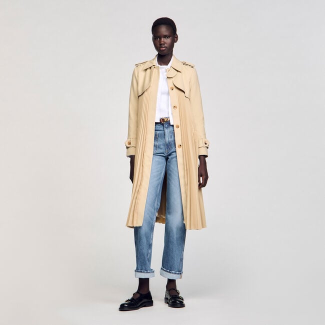 Pleated trench coat with belt