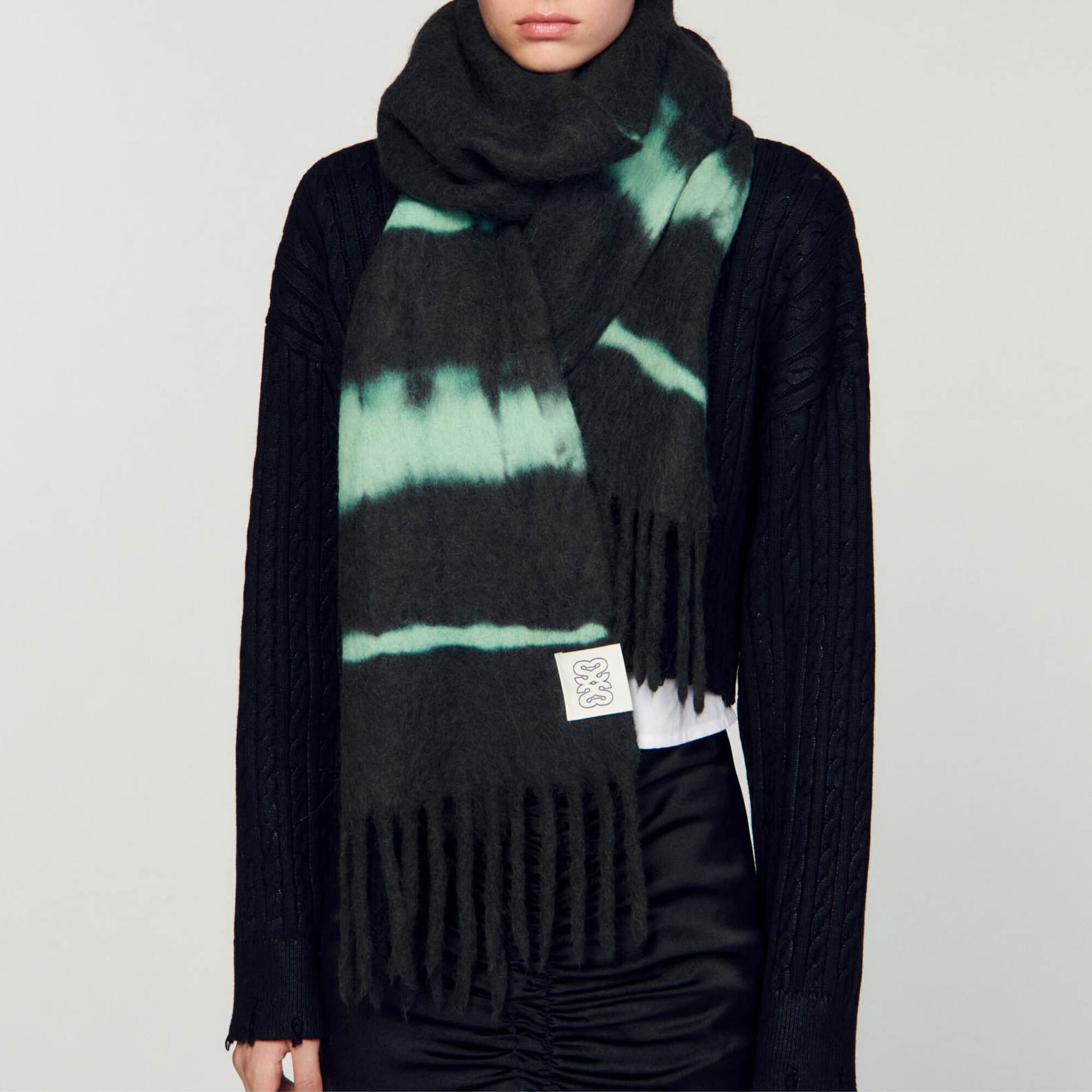 Two-tone scarf