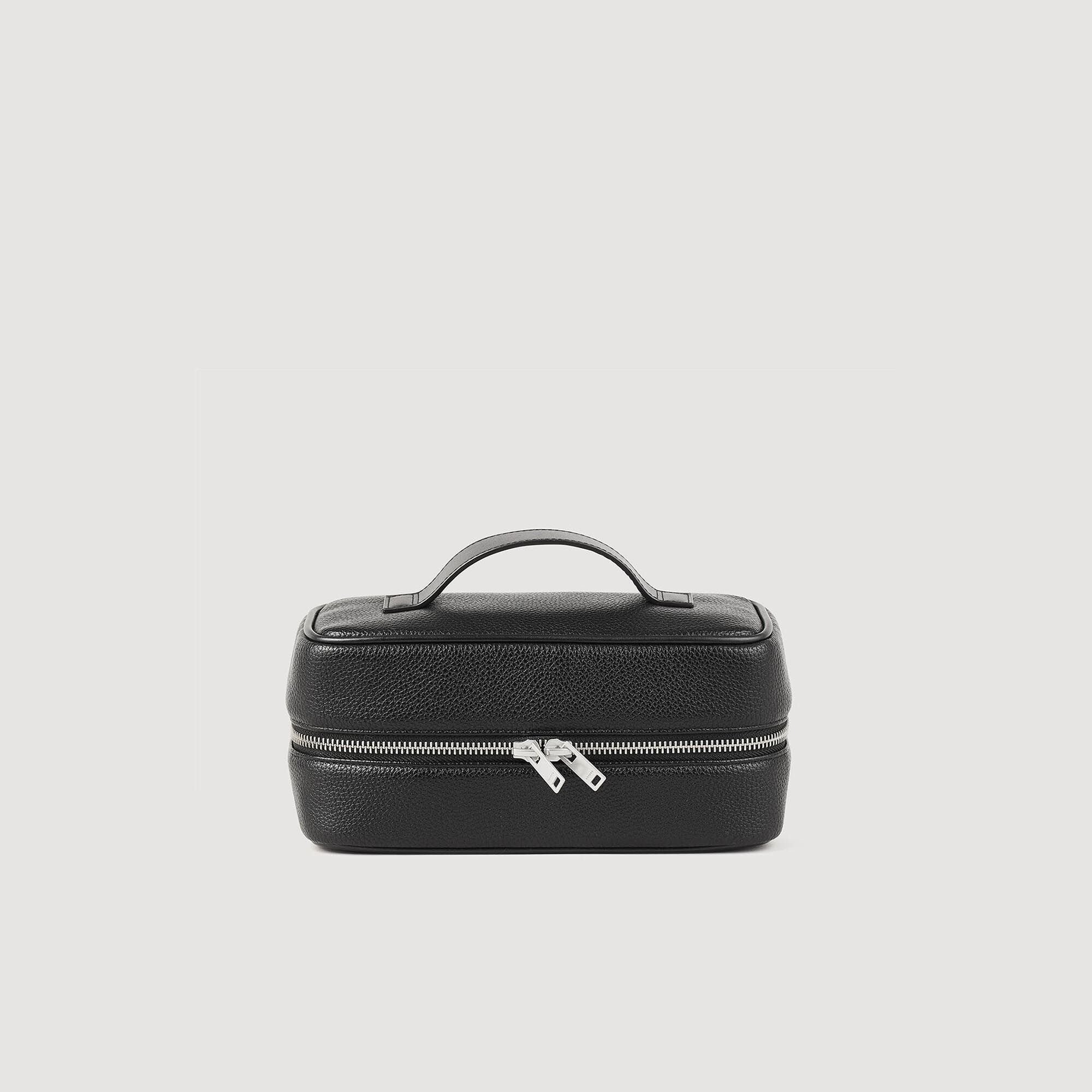 Toiletry bag in grained fabric