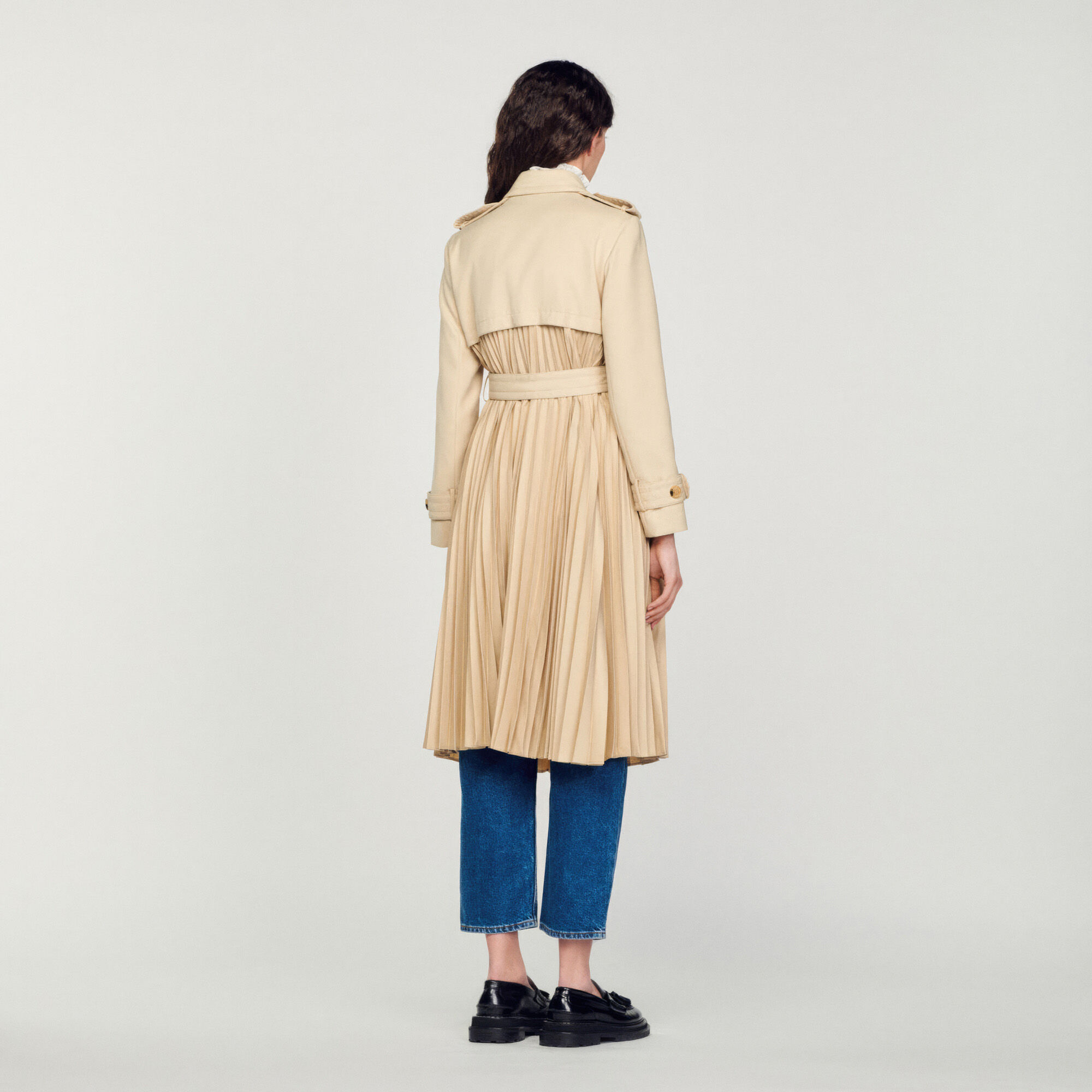 Pleated trench coat with belt
