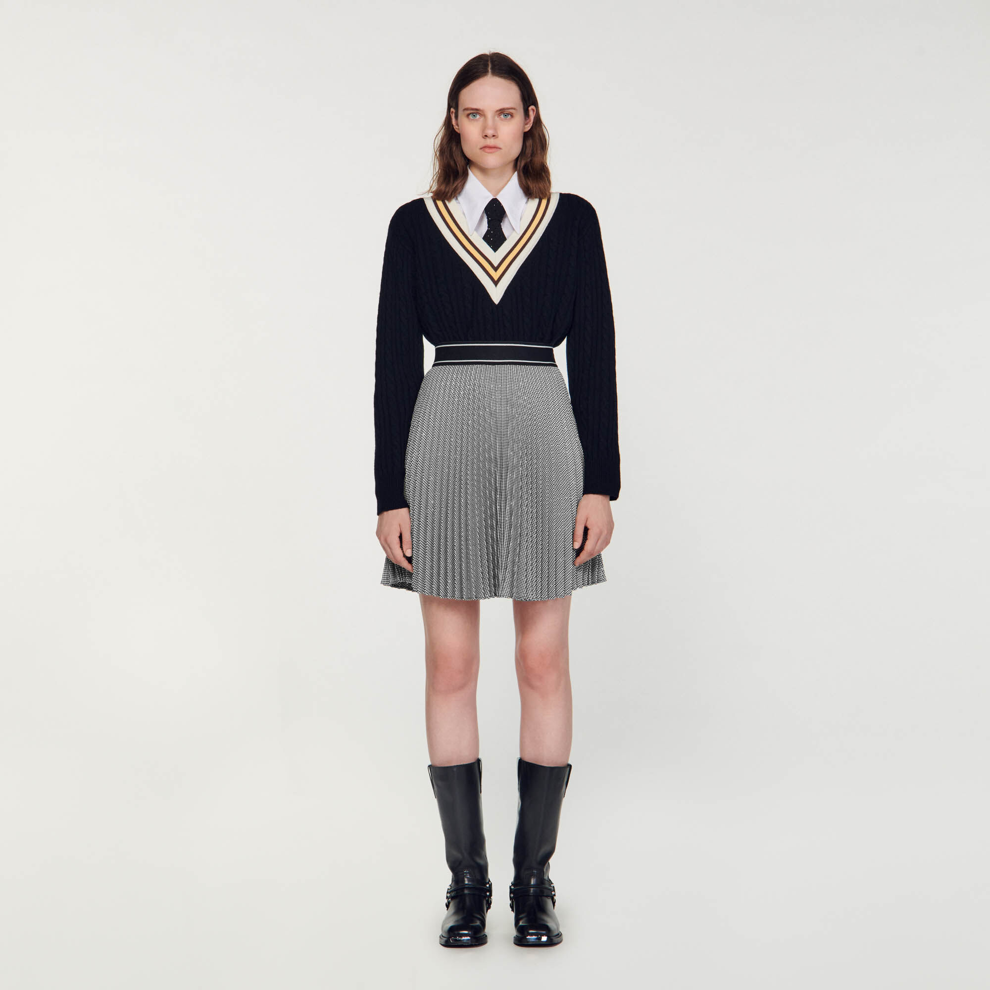 Short pleated skirt black and white hot sale