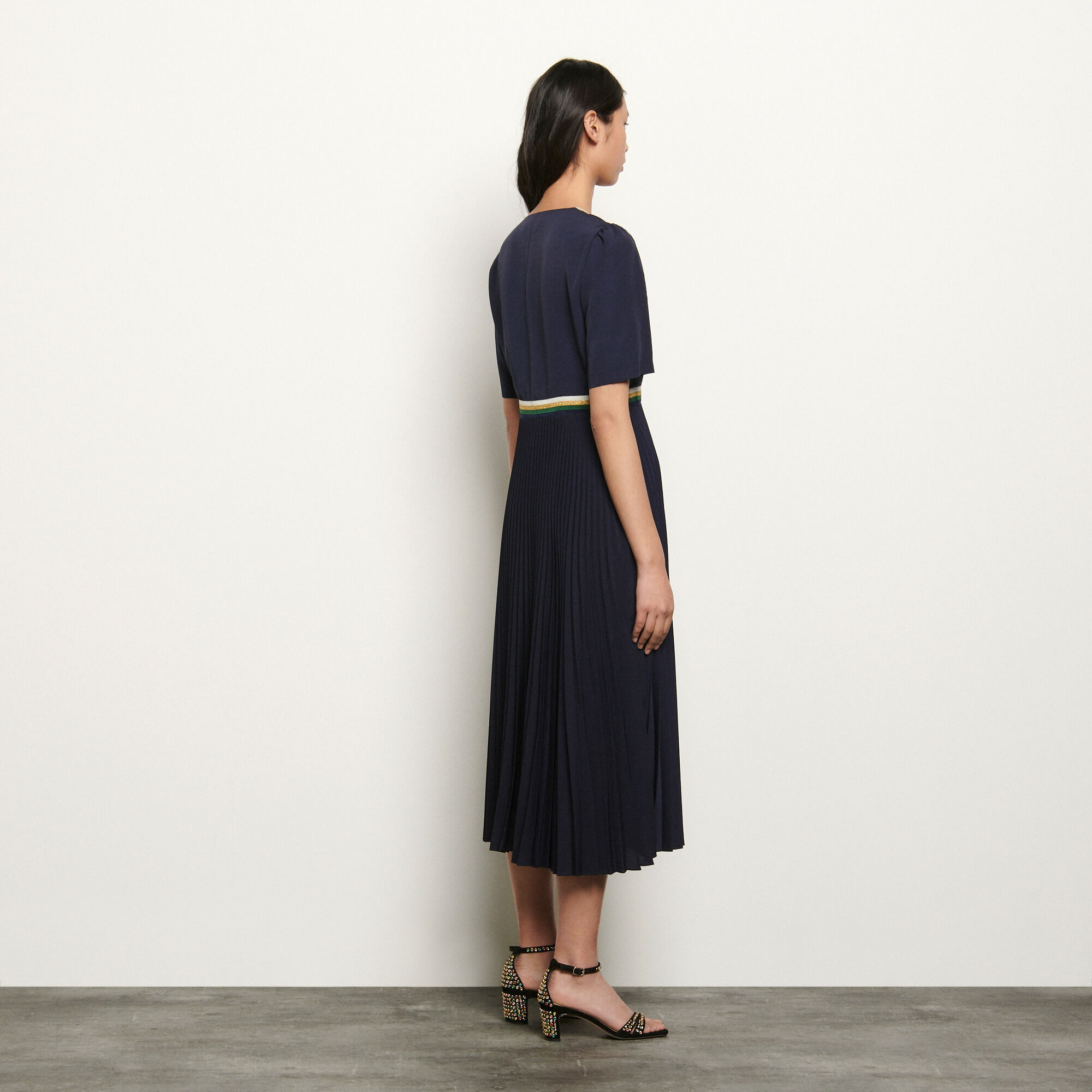 Long pleated dress with short sleeves Clearance