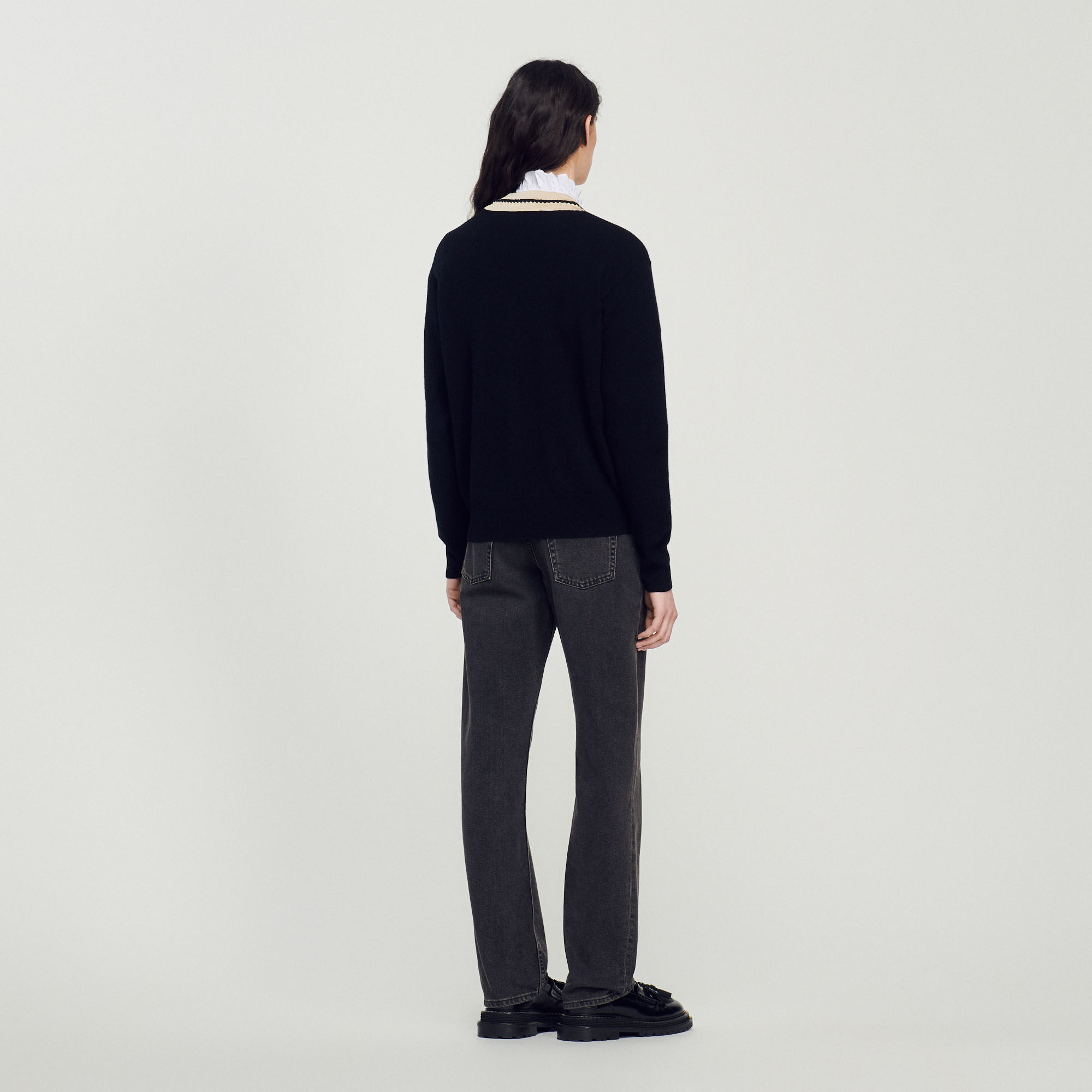 Sweater with contrasting V neck