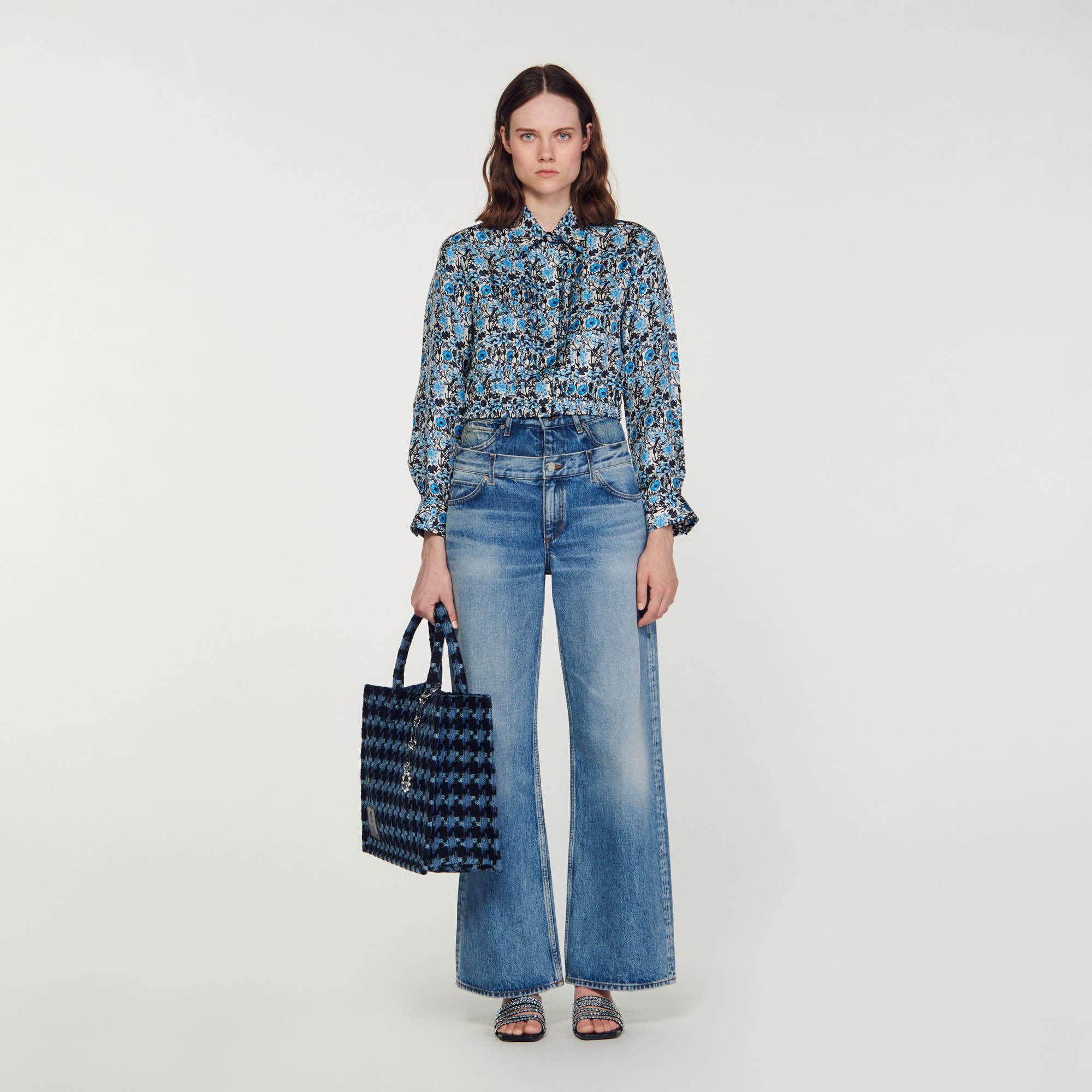 Sandro silk Buttons: Cropped silk shirt with a floral print, a collar, a button fastening, long sleeves with buttoned cuffs, and a shirred elastic waist