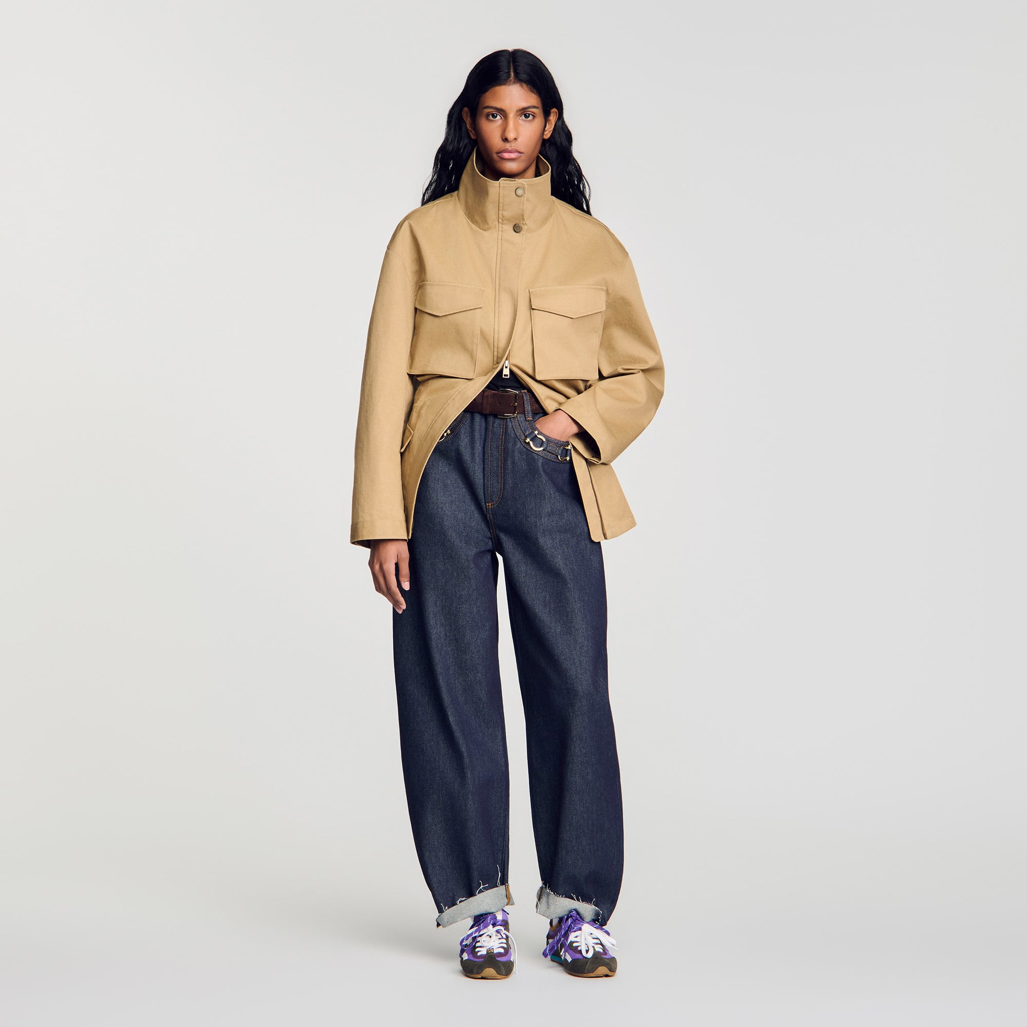 Barrel jeans with metal details