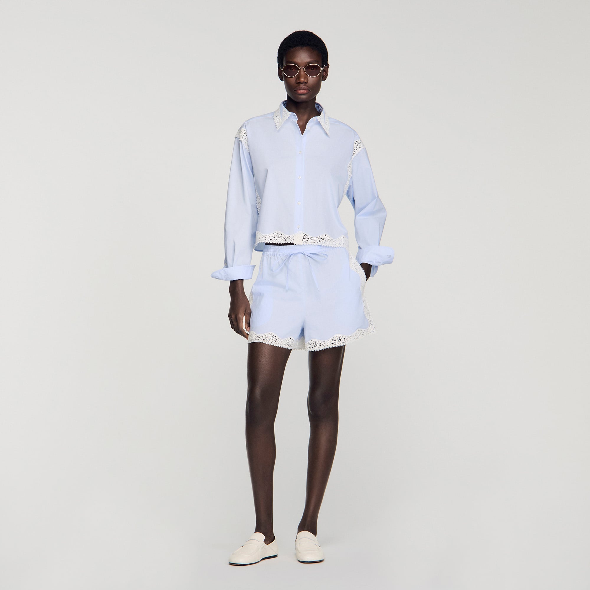 Sandro cotton Straight-cut cropped shirt with lace details, shirt collar, long sleeves with buttoned cuffs and button fastening