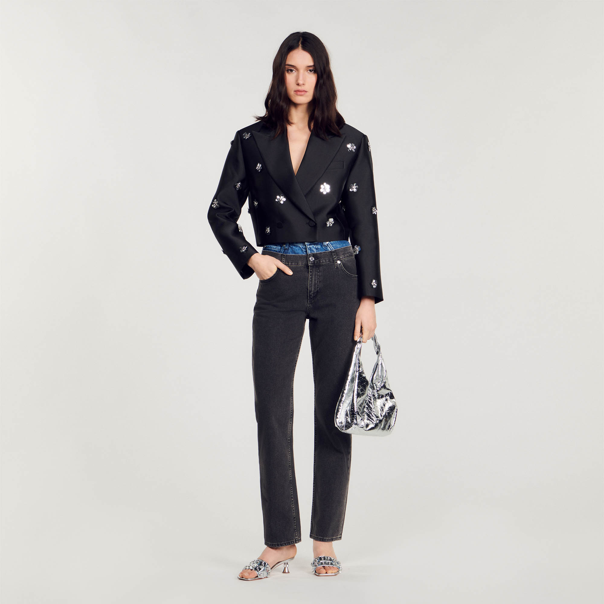 Sandro polyester Lining: Oversized satin-effect short-sleeved jacket featuring a wide lapel collar, a double-breasted fastening with covered buttons, long sleeves and embellished with embroidered flowers