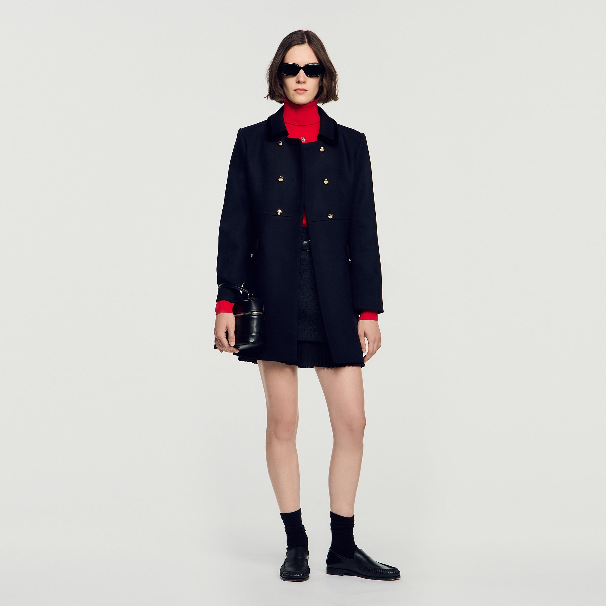 Mid-length coat with velvet collar