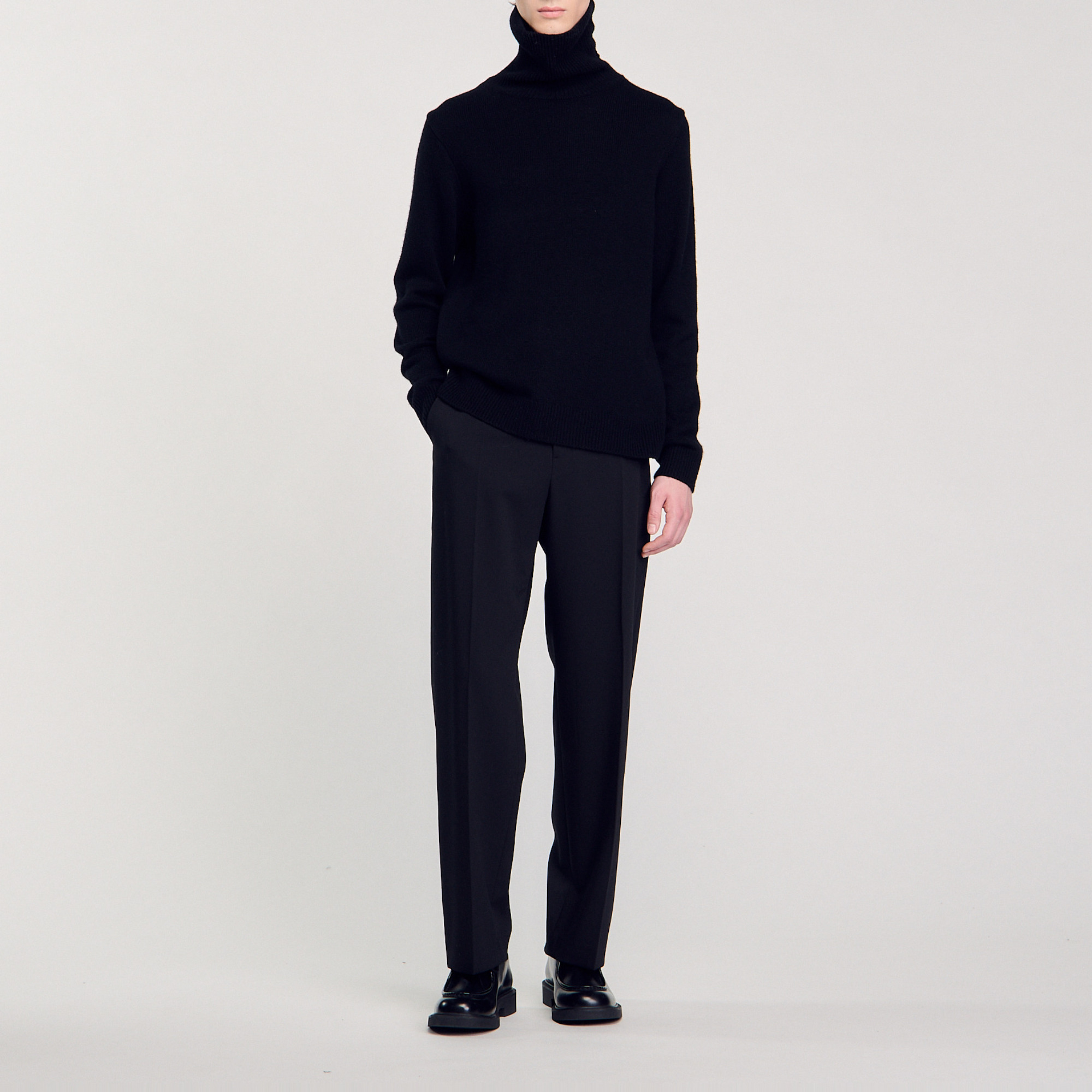 Sandro virgin Wide-leg wool trousers with ironed creases, belt loops on the waist, front and back pockets and a zip and hook-and-eye fastening