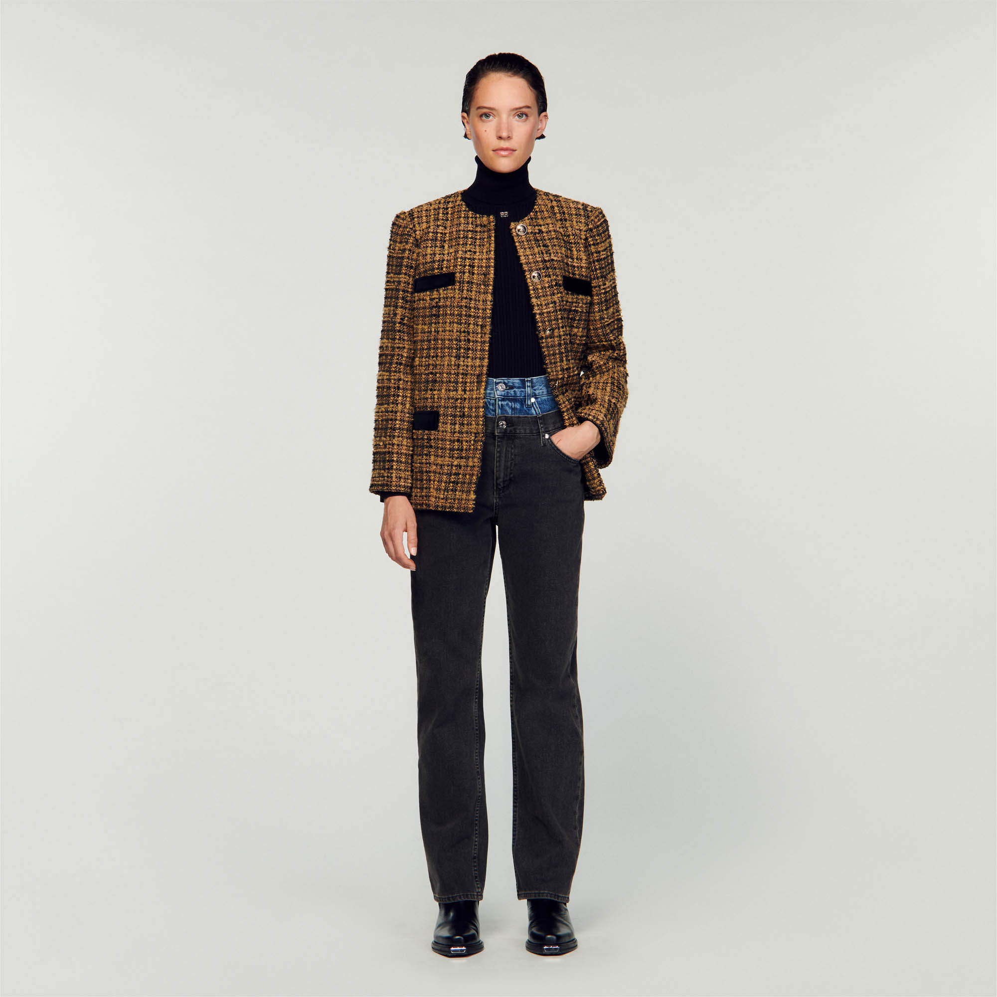 Sandro cotton Short, straight, structured tweed jacket with long sleeves, decorative buttons and embellished with contrasting velvet pockets at the waist and chest