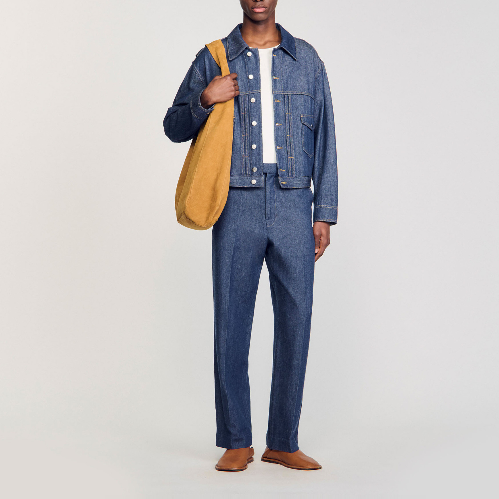 Sandro wool Oversized chambray jacket with contrast stitching, long sleeves and button fastening Sandro Men's chambray jacket Oversized fit Long sleeves Patch pockets with flaps Button fastening