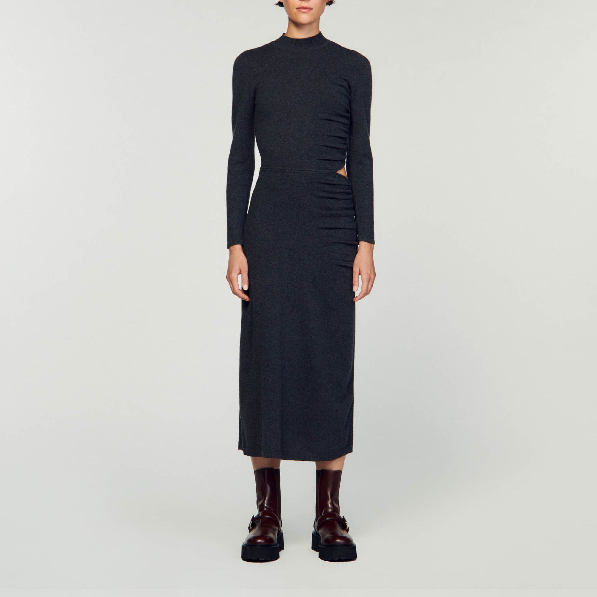 riu Bicolor knit dress ブラック Sandro_SFPRO03289-23_V_1.jpg